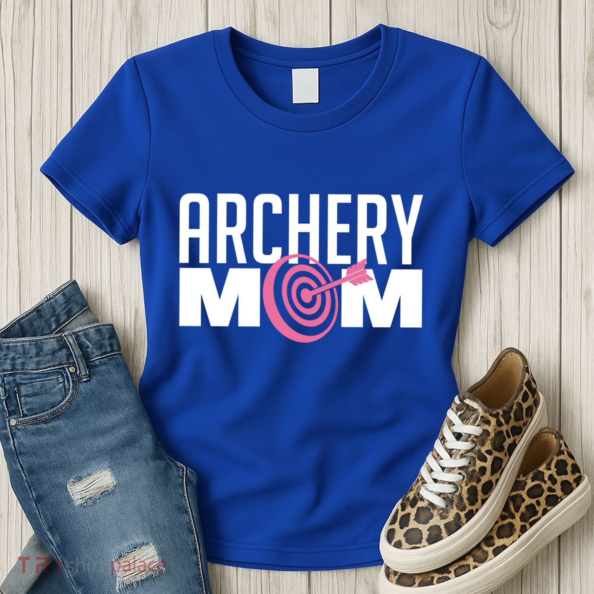 Archery Mom Crossbow Hunting Mother's Day Gift Great Gift Women's T-Shirt