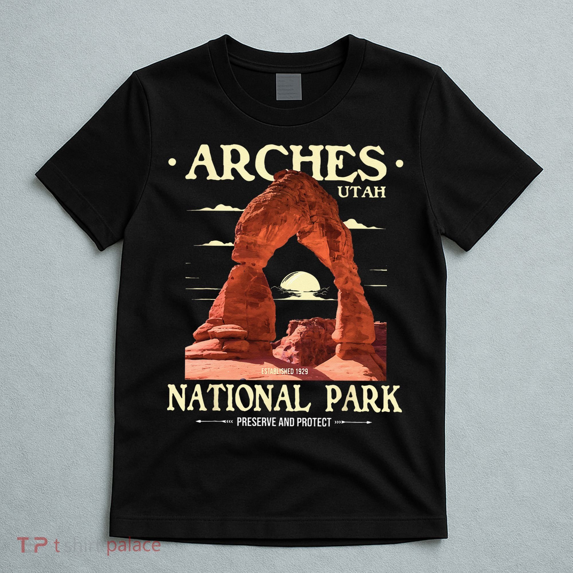 Arches National Park Retro Hiking & Camping Lover T-Shirt