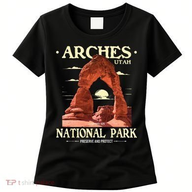 Arches National Park Retro Hiking & Camping Lover Women's T-Shirt