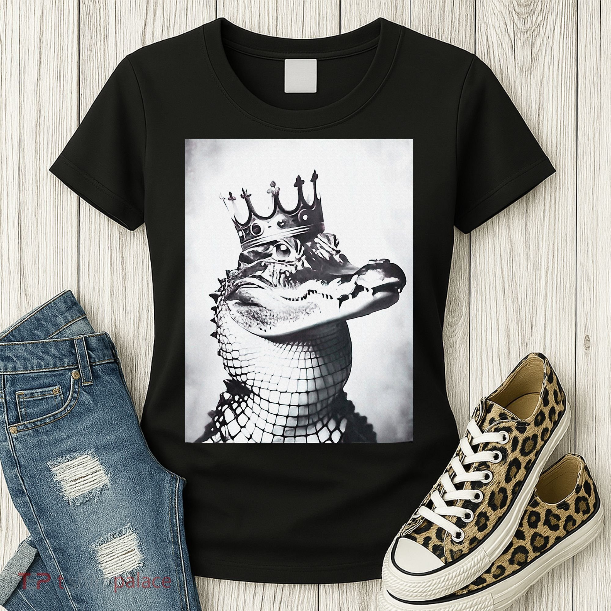 Alligator Royal Gator King  Crowned Crocodile Art Alligator Gift Women's T-Shirt