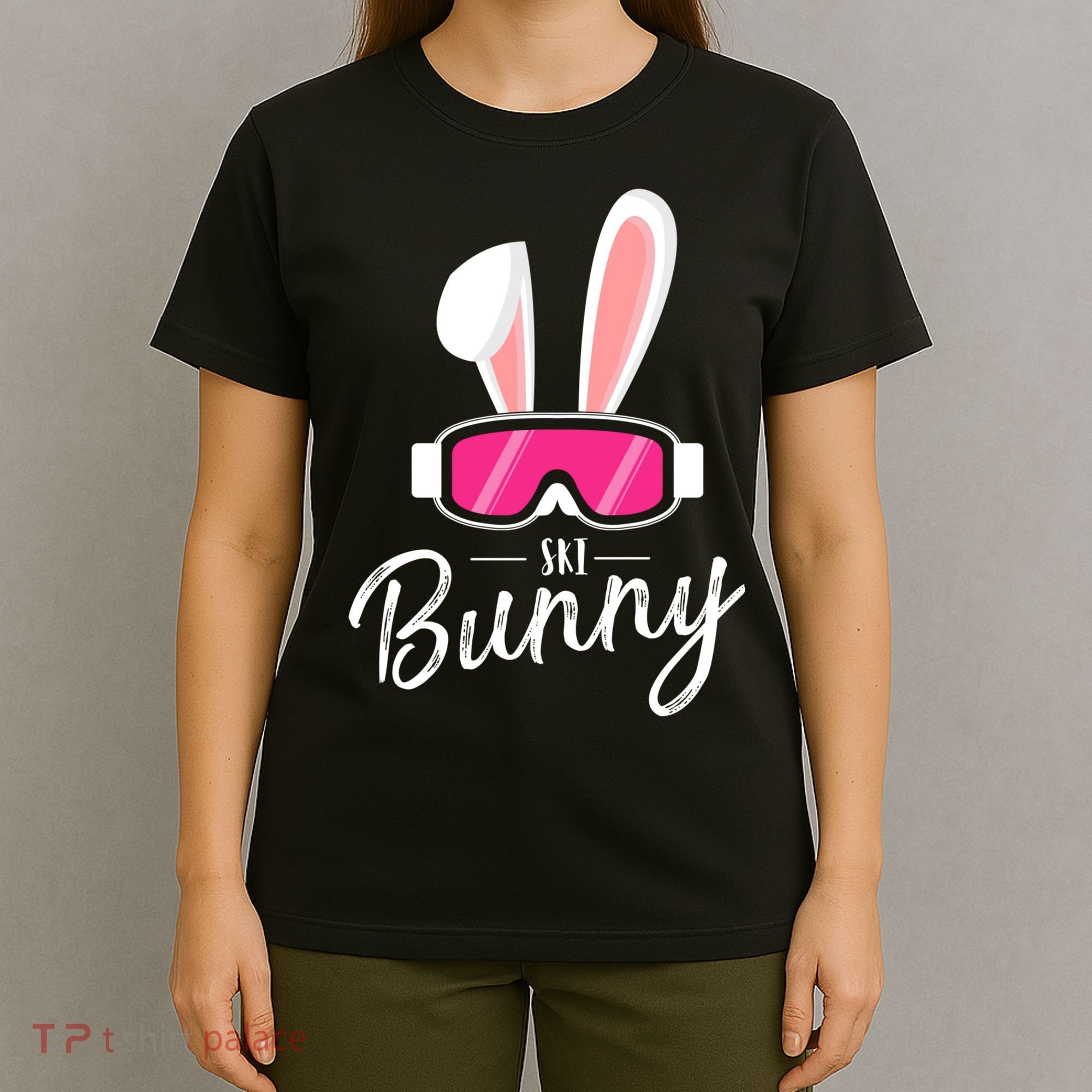 Apres Ski Funny Women Party Outfit Ski Bunny For Wintersport T-Shirt