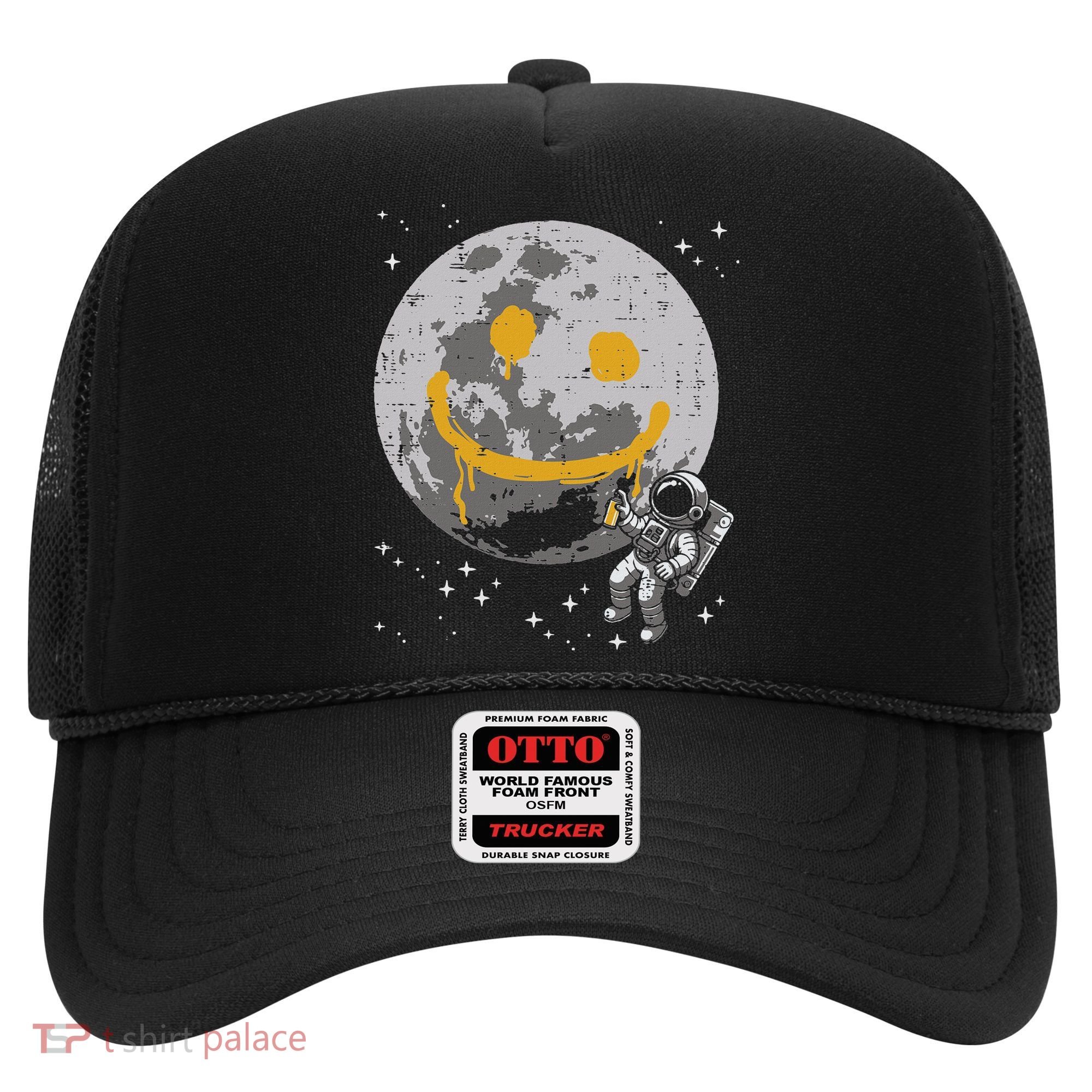 Astronaut Spray Paint Moon Smile Face Space Hat