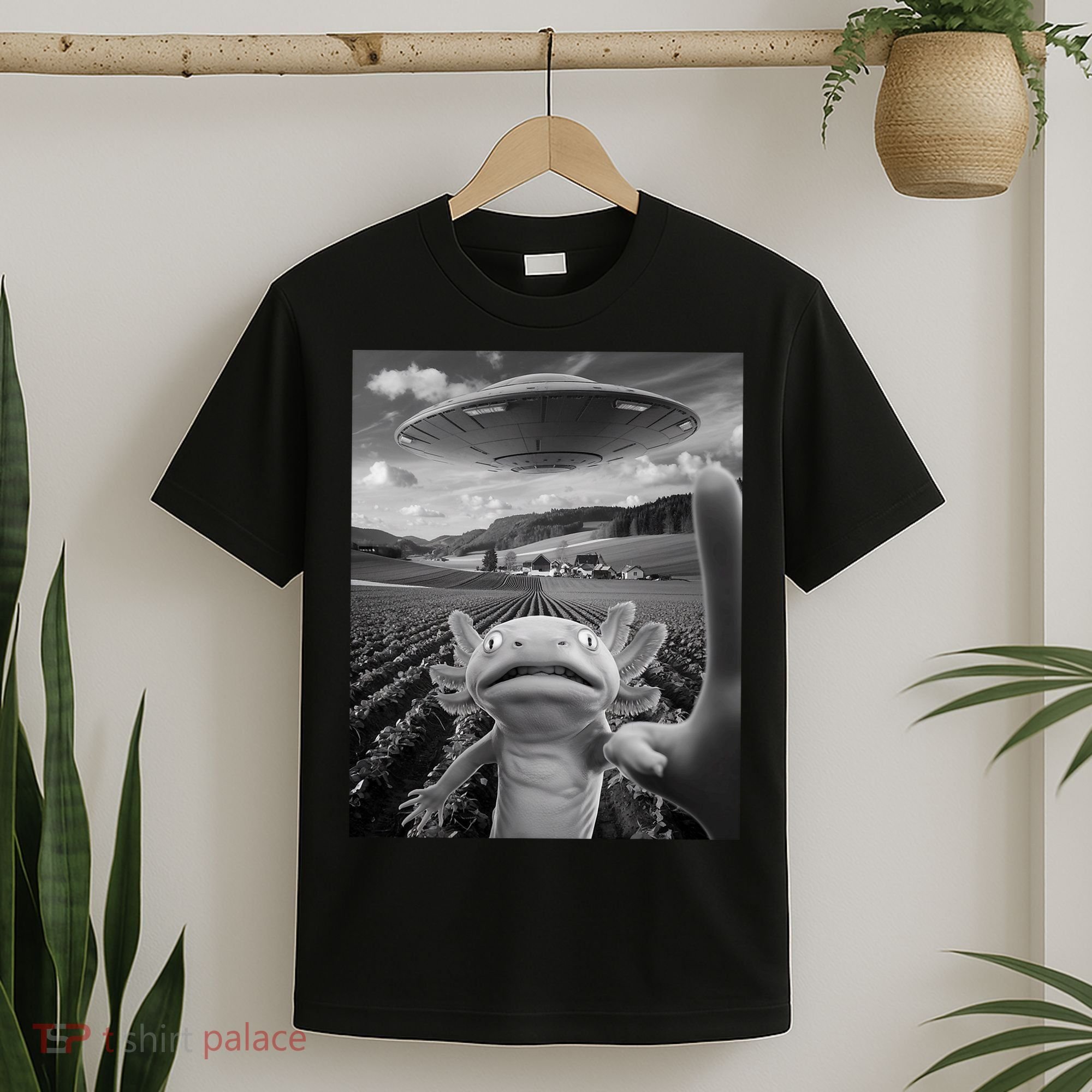 Axolotl Selfie With Alien UFO Funny Axolotl Gifts For Women T-Shirt