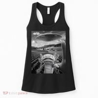 Axolotl Selfie With Alien UFO Funny Axolotl Gifts For Women Women's Tank Top thumb 0