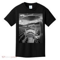 Axolotl Selfie With Alien UFO Funny Axolotl Gifts For Women Kids T-Shirt thumb 0