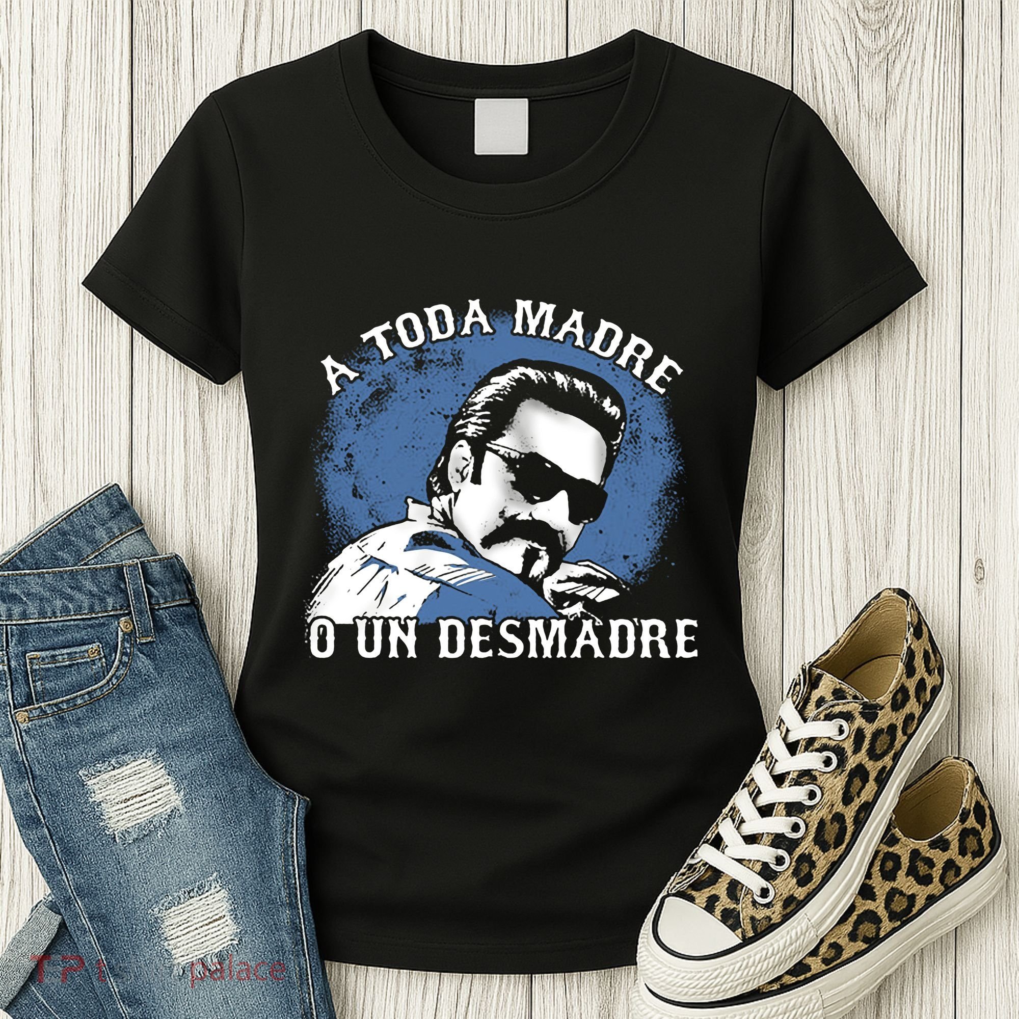 A Toda Madre O Un Desmadre Women's T-Shirt