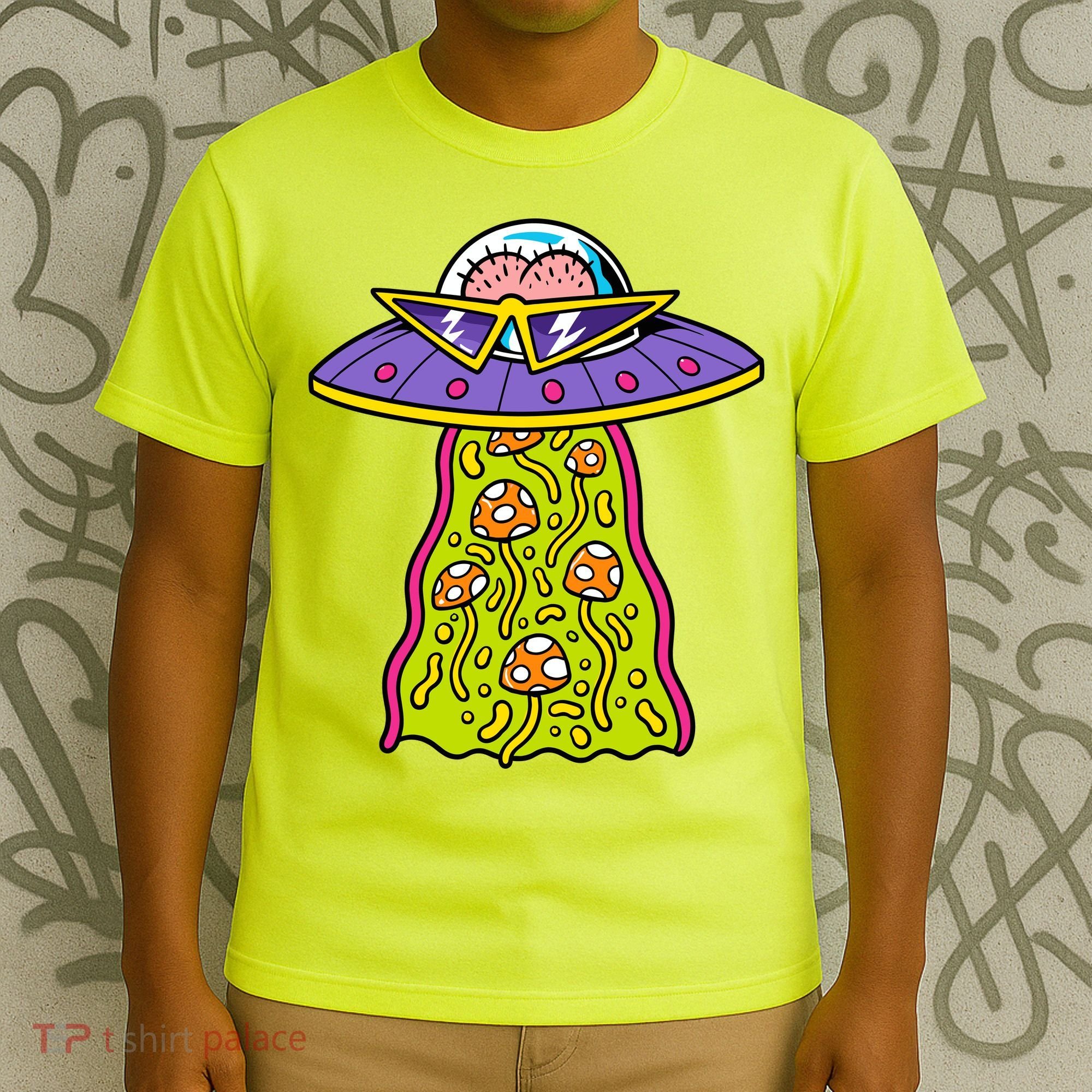 Alien UFO Funky Mushrooms Sci-Fi Fans T-Shirt