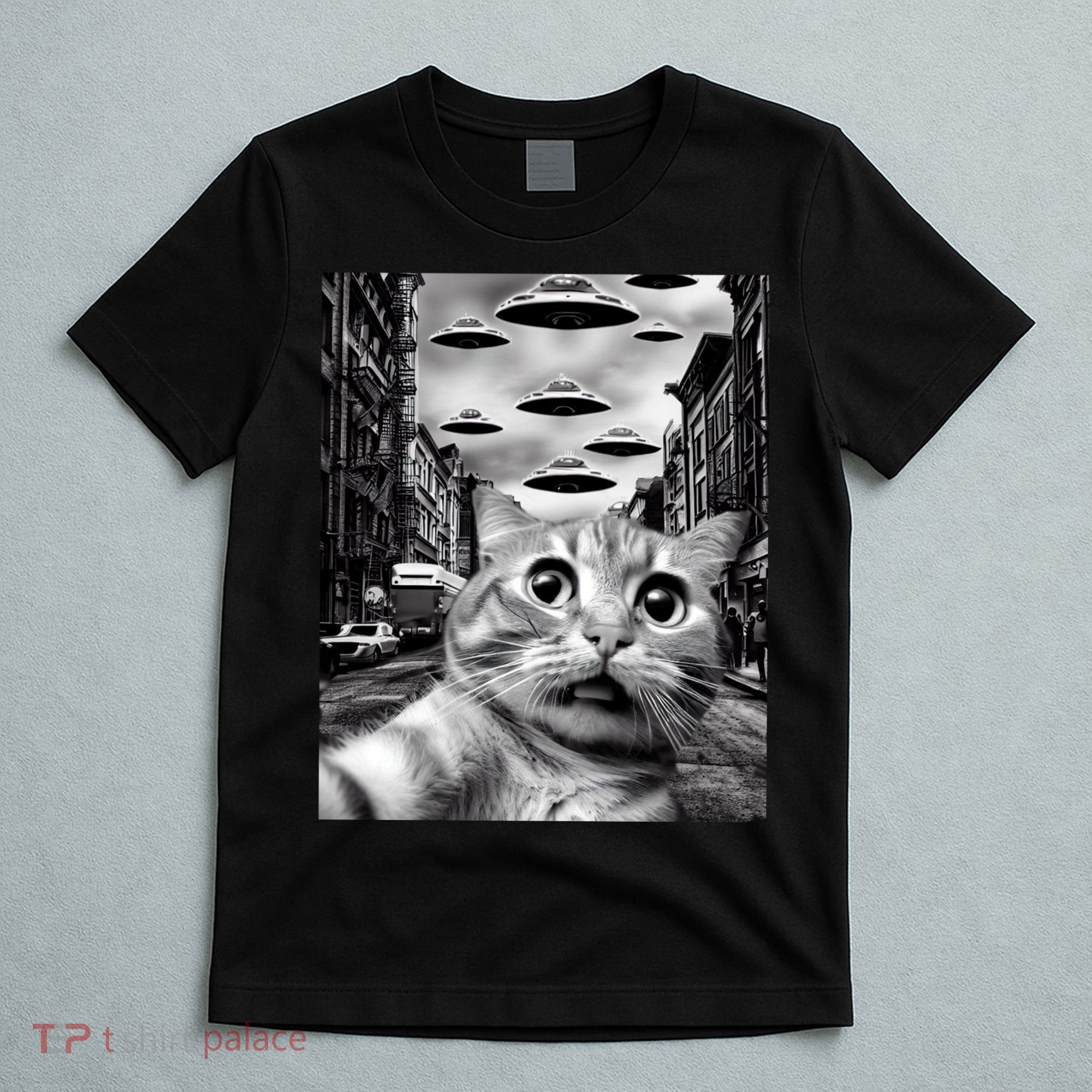 Alien UFO Funny Cat Selfie T-Shirt