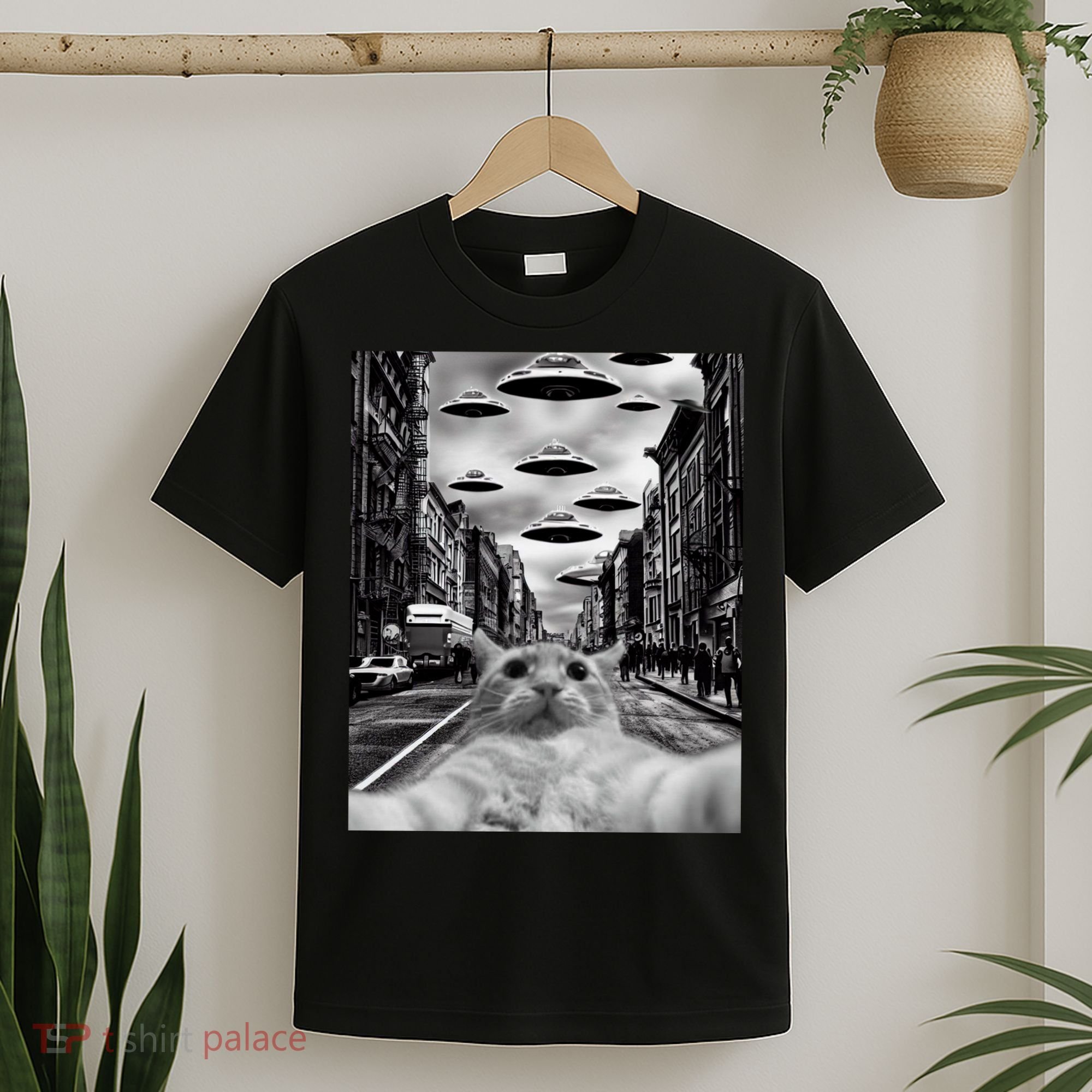 Alien UFO Funny Cat Selfie T-Shirt