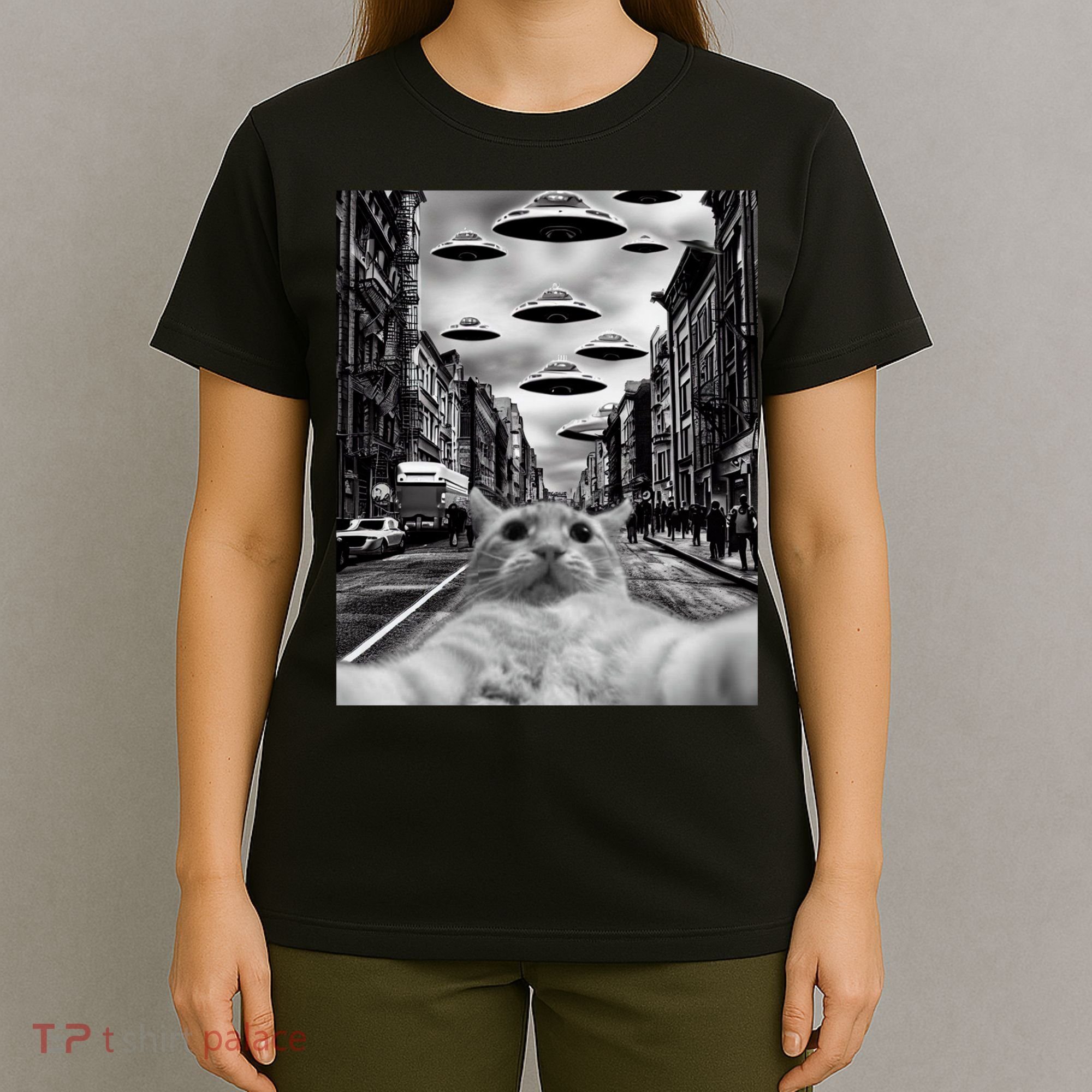 Alien UFO Funny Cat Selfie T-Shirt