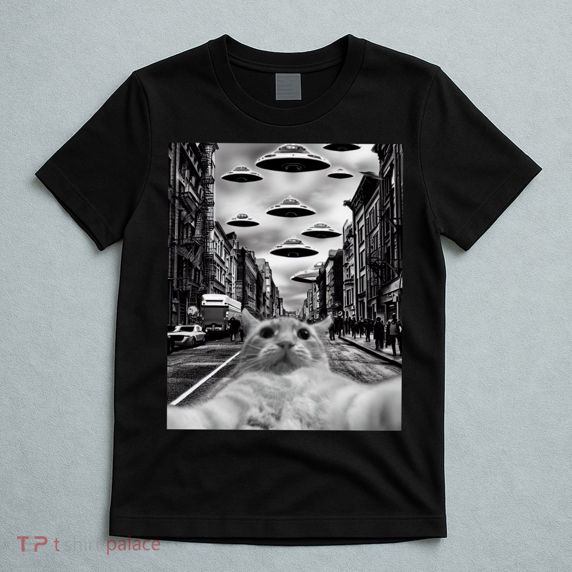 Alien UFO Funny Cat Selfie T-Shirt