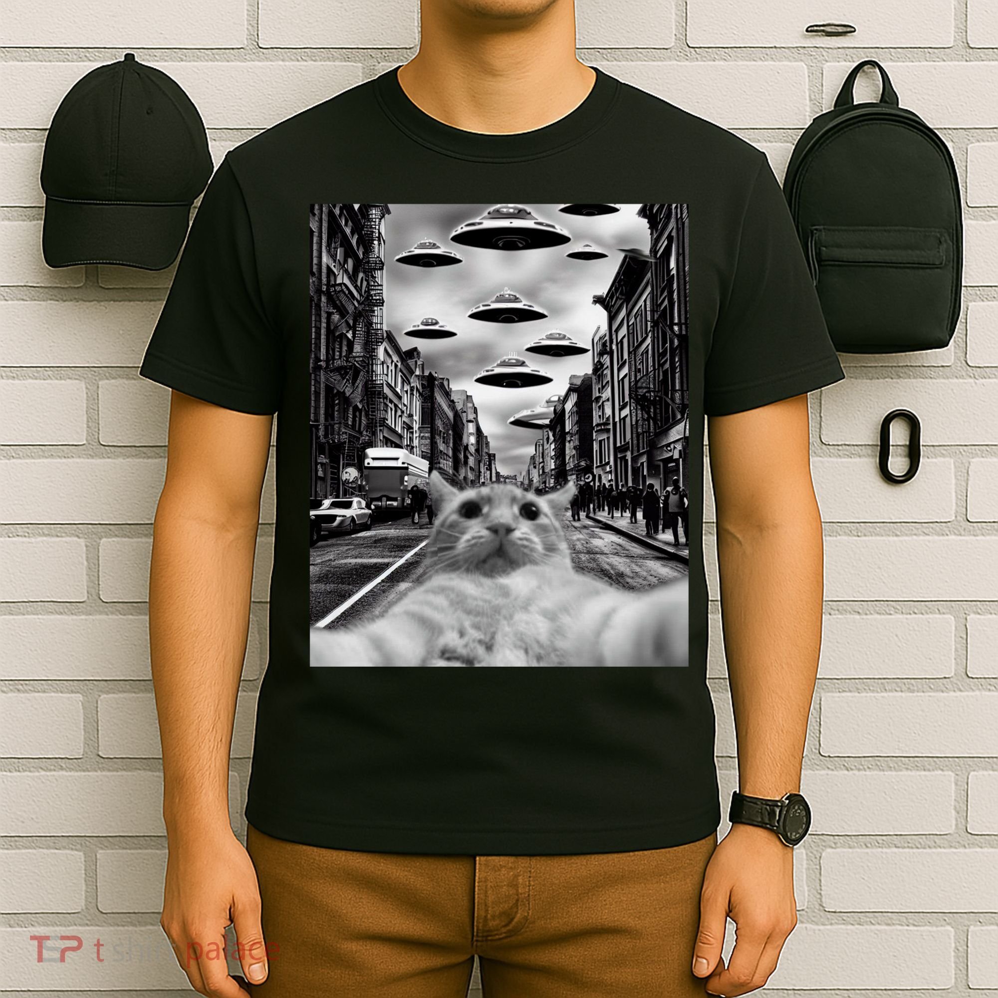 Alien UFO Funny Cat Selfie T-Shirt
