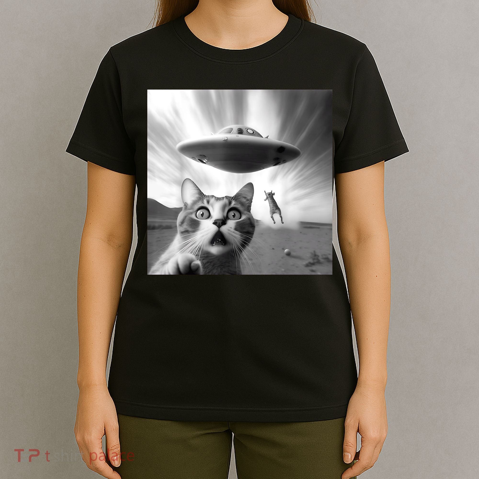 Alien UFO Funny Cat Selfie T-Shirt