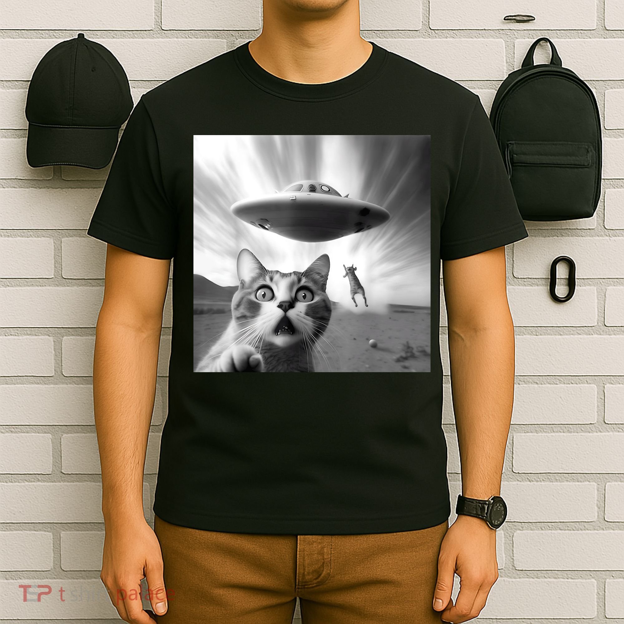 Alien UFO Funny Cat Selfie T-Shirt