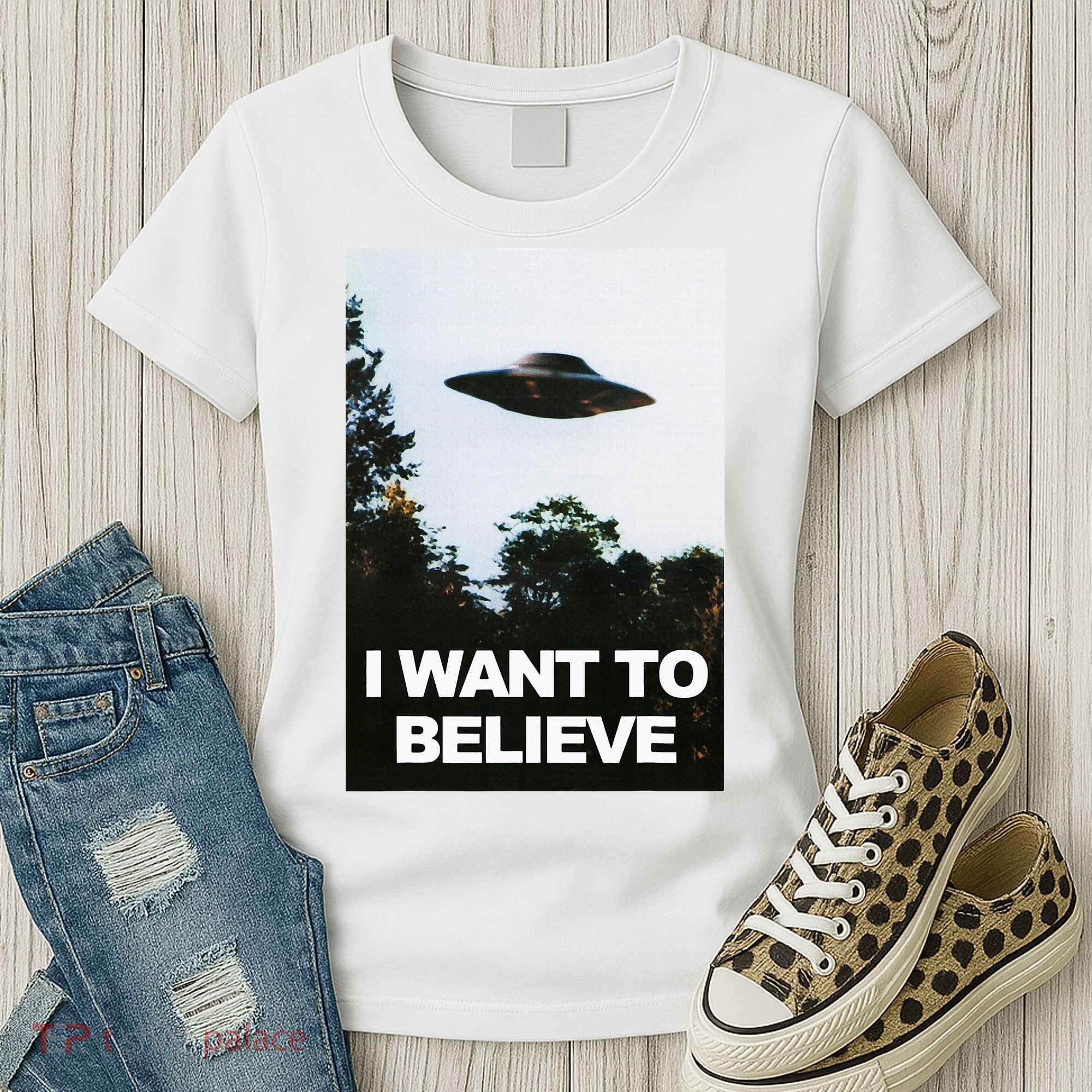 Alien Ufo Hunter I Want To Believe Women's T-Shirt