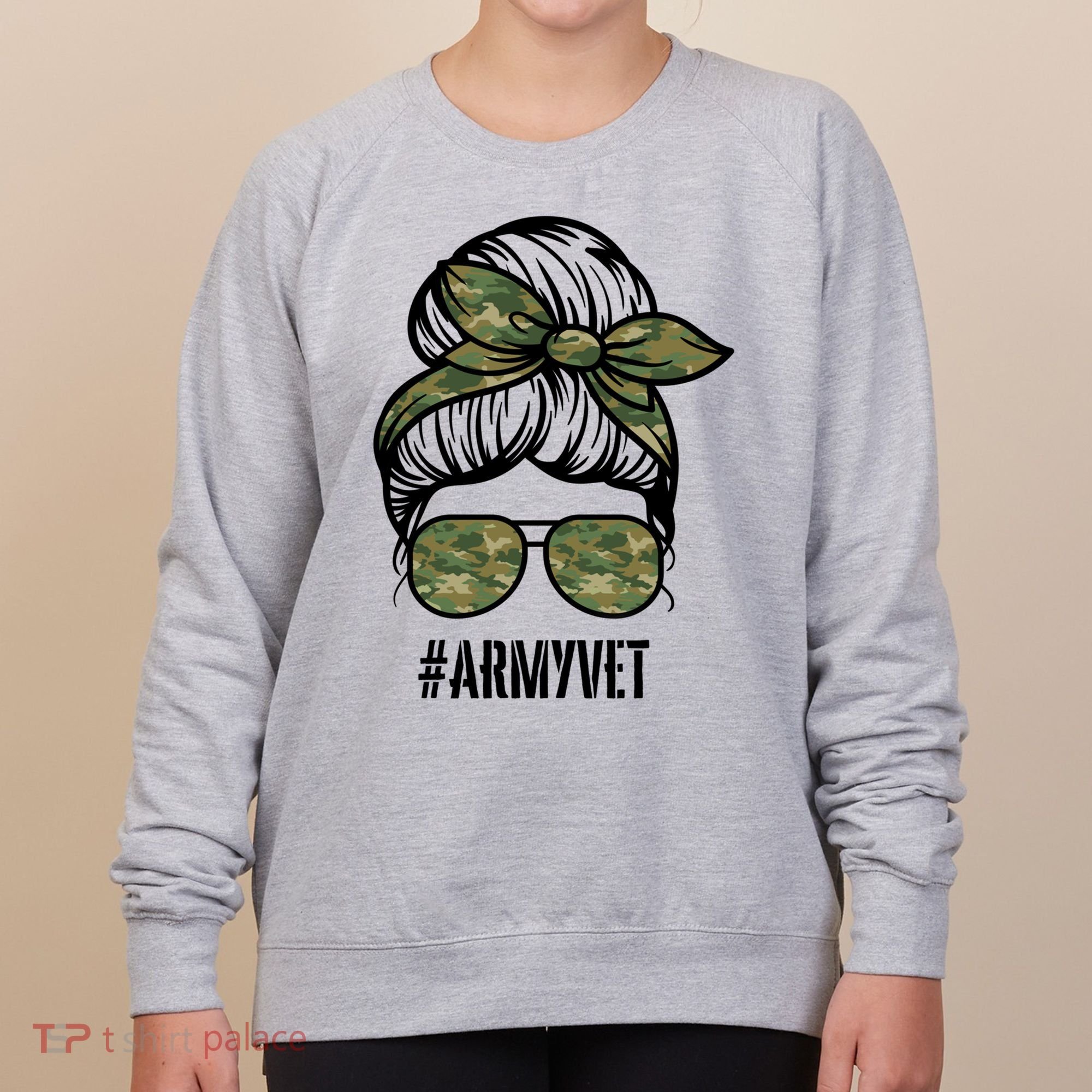 Army Vet Armyvet Messy Bun Camouflage 'S Veteran Gift Women's Sweatshirt