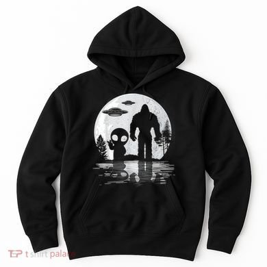 Bigfoot And Alien UFO Moon Sasquatch Bigfoot Lovers Hoodie