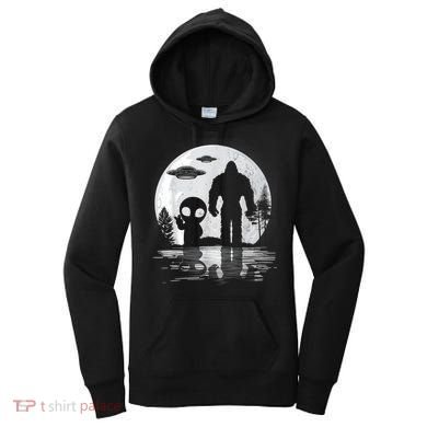 Bigfoot And Alien UFO Moon Sasquatch Bigfoot Lovers Women's Hoodie