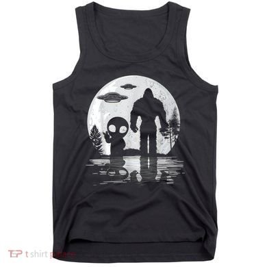 Bigfoot And Alien UFO Moon Sasquatch Bigfoot Lovers Tank Top