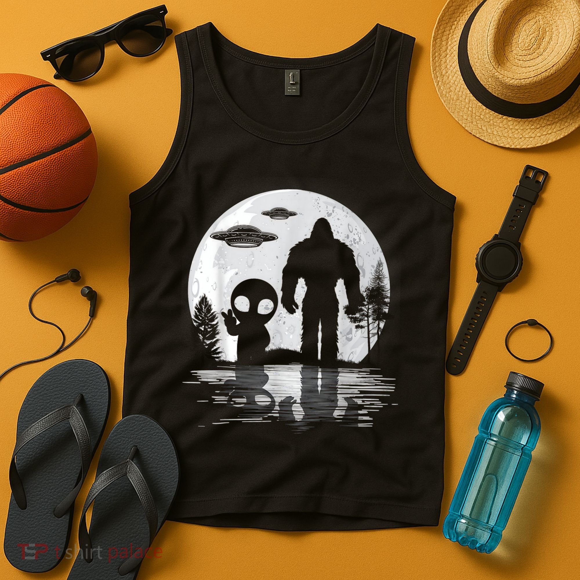 Bigfoot And Alien UFO Moon Sasquatch Bigfoot Lovers Tank Top