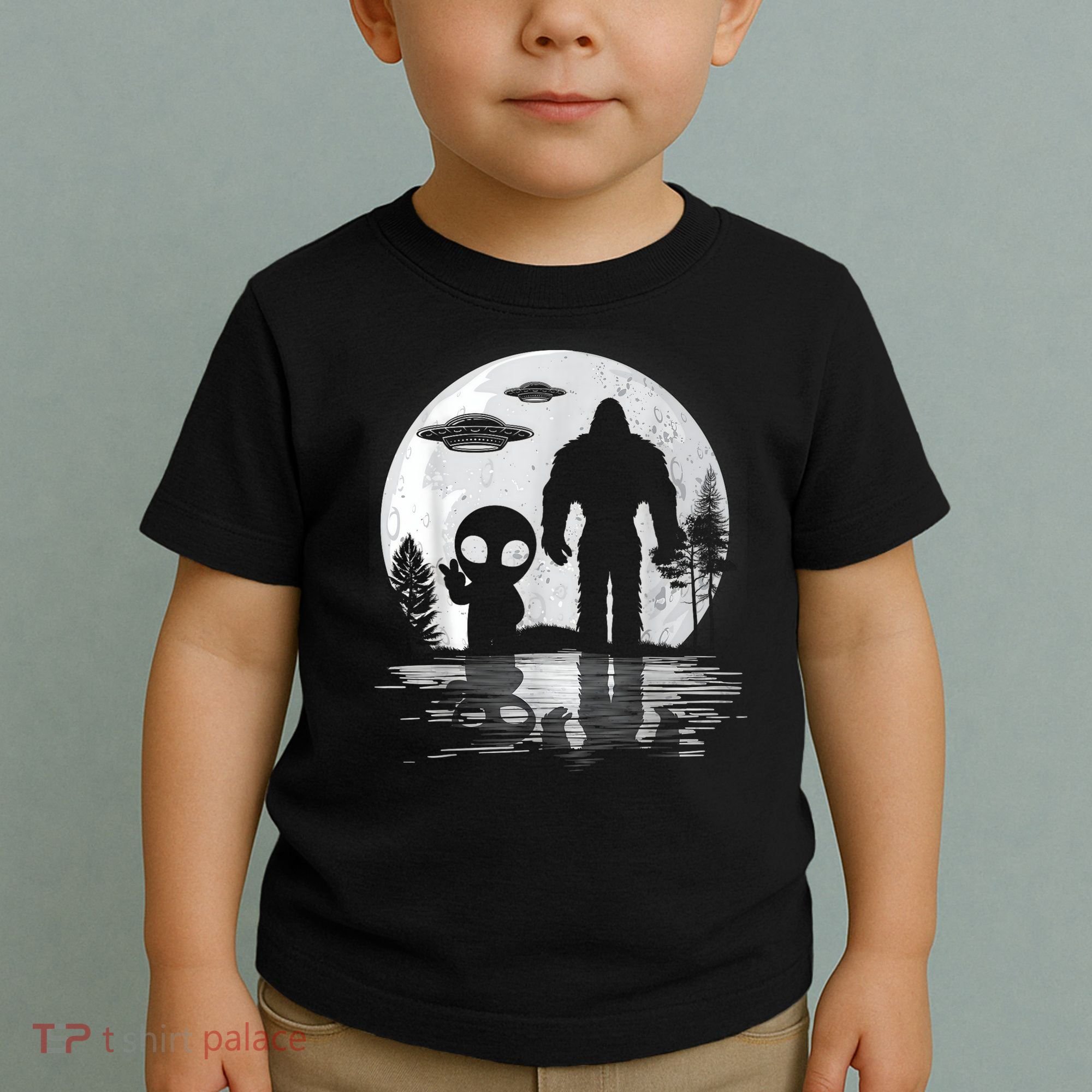 Bigfoot And Alien UFO Moon Sasquatch Bigfoot Lovers Toddler T-Shirt