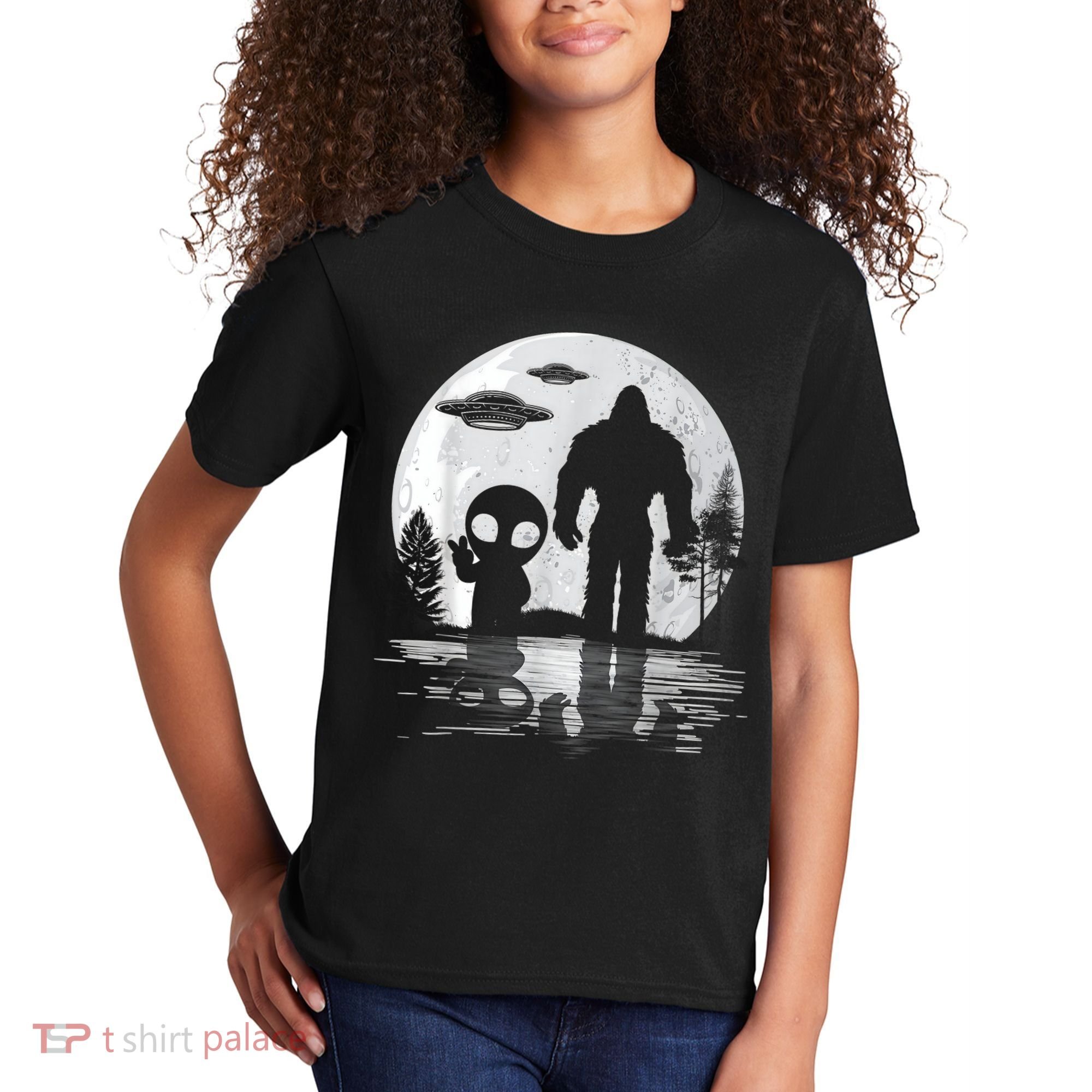 Bigfoot And Alien UFO Moon Sasquatch Bigfoot Lovers Kids T-Shirt