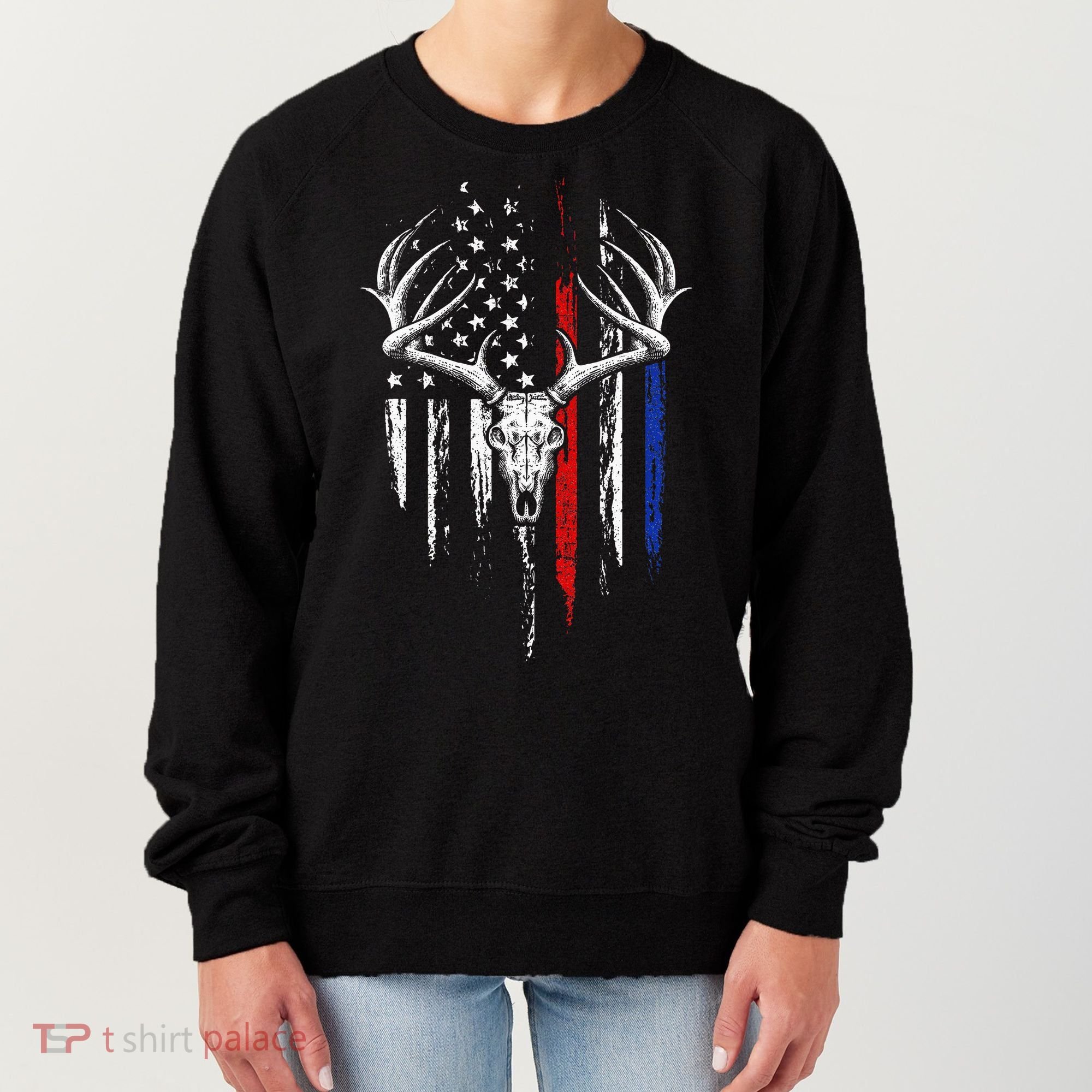 Bowhunting American Flag USA Bow Whitetail Deer Hunter Gift Women's Sweatshirt