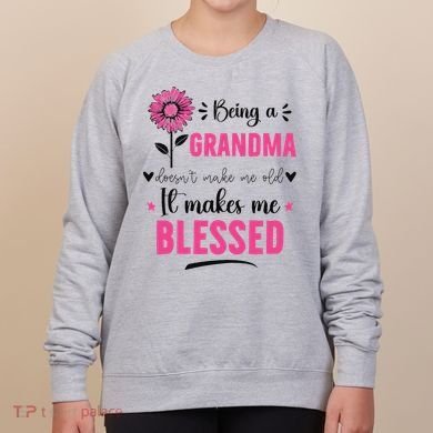 being a grandma doesn't make me old it makes me blessed Women's Sweatshirt