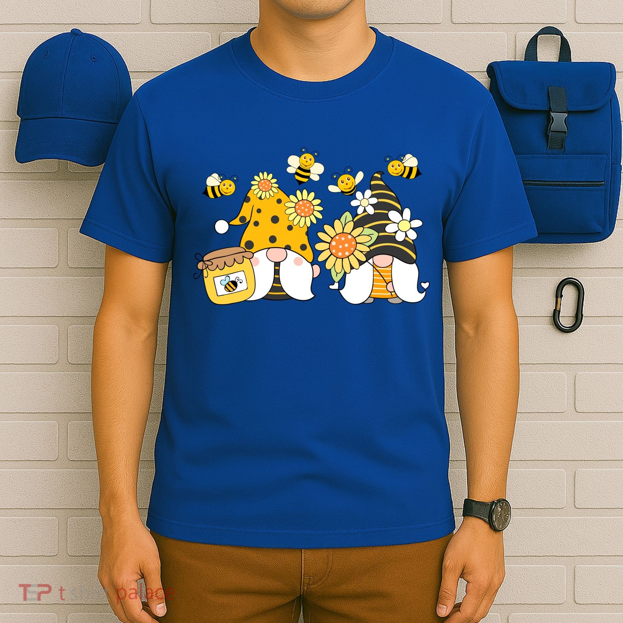 Bumble Bee Gnomes Tomte Scandinavian Gnome Bee Ornats Great Gift T-Shirt