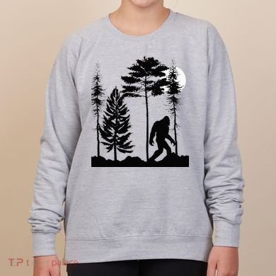 Bigfoo Bigfoot Hiding In Forest At Night Sasquatch Women's Sweatshirt