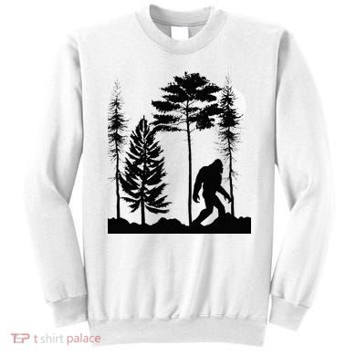 Bigfoo Bigfoot Hiding In Forest At Night Sasquatch Sweatshirt