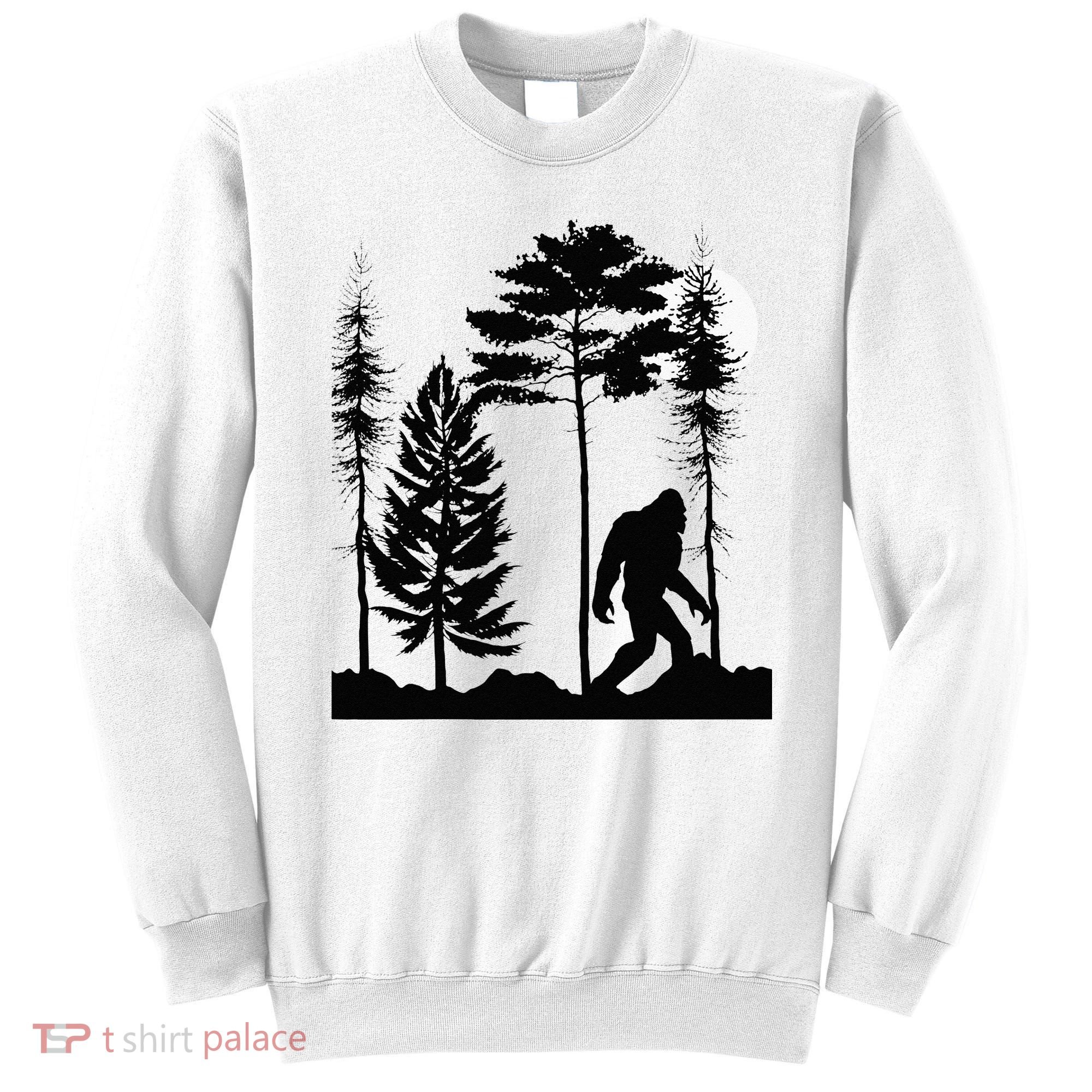 Bigfoo Bigfoot Hiding In Forest At Night Sasquatch Sweatshirt