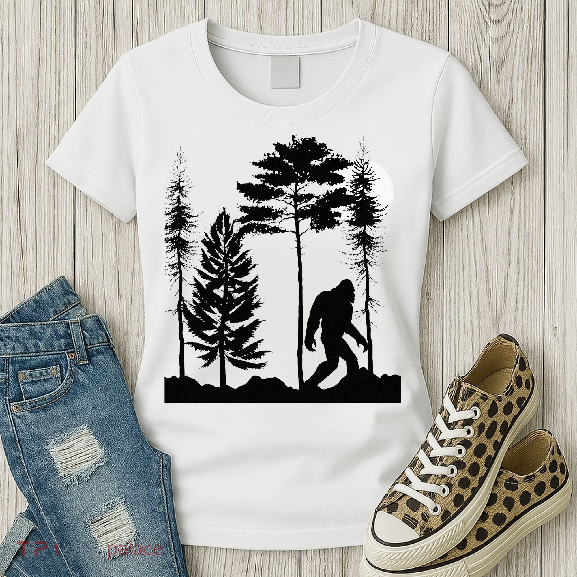 Bigfoo Bigfoot Hiding In Forest At Night Sasquatch Women's T-Shirt