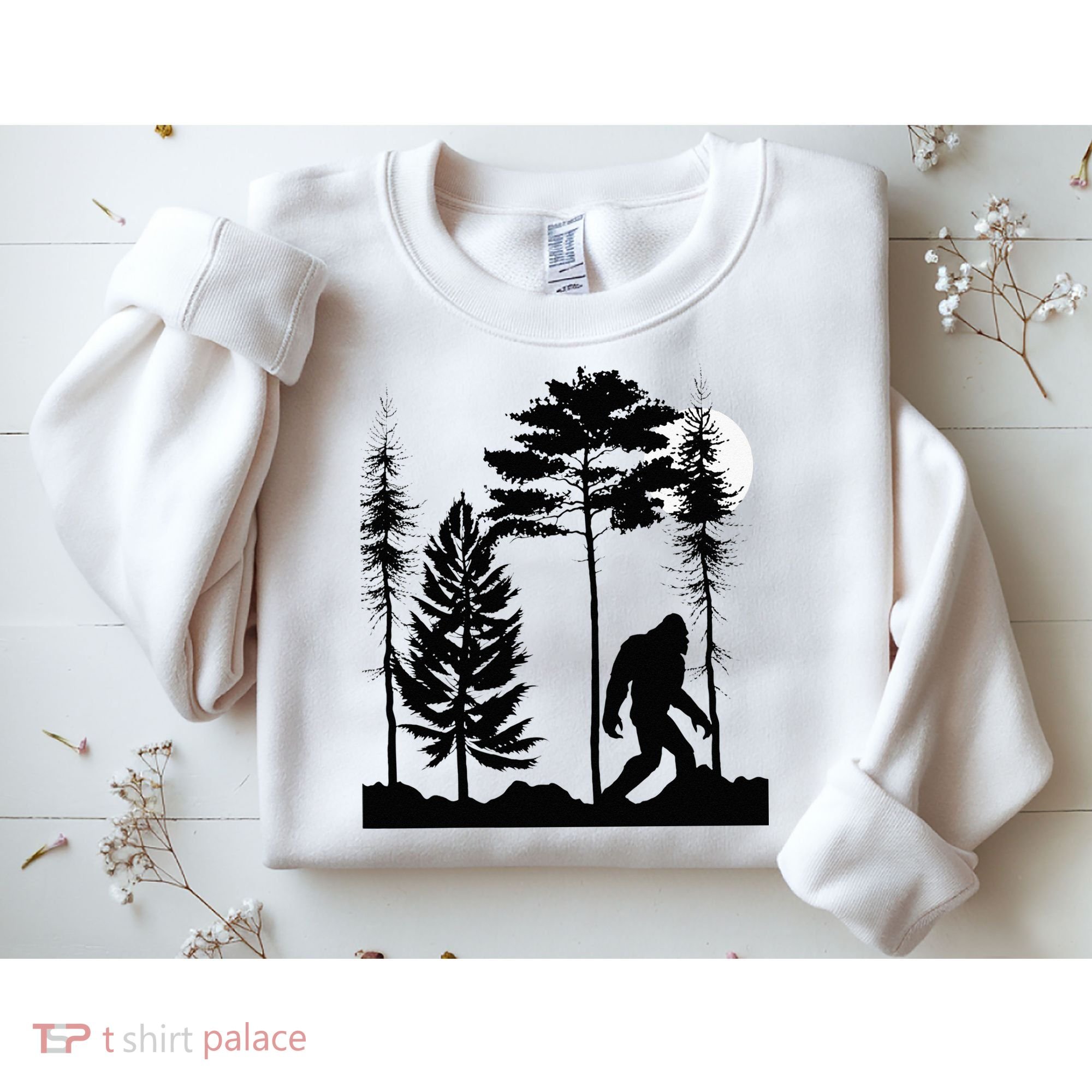 Bigfoo Bigfoot Hiding In Forest At Night Sasquatch Sweatshirt