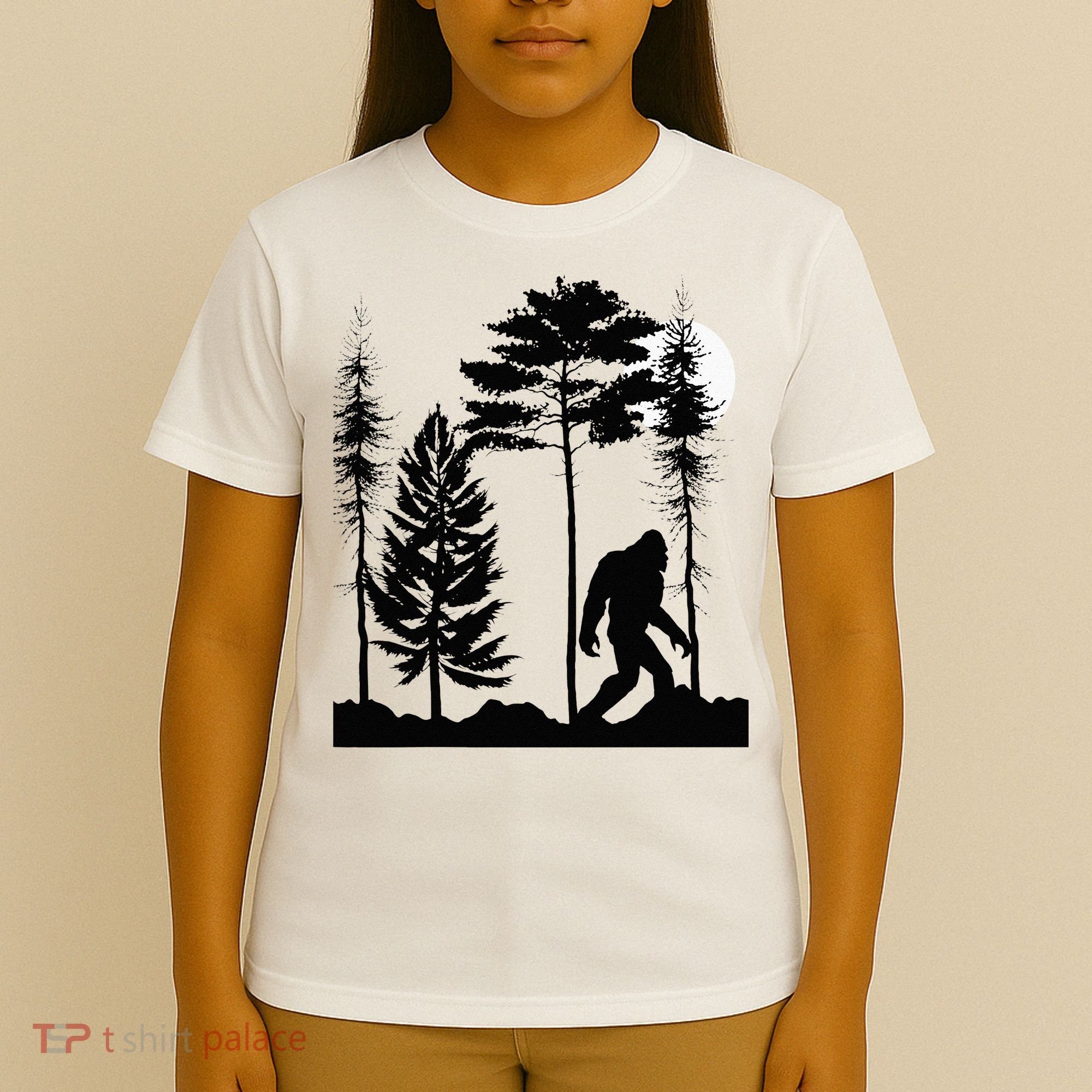 Bigfoo Bigfoot Hiding In Forest At Night Sasquatch T-Shirt
