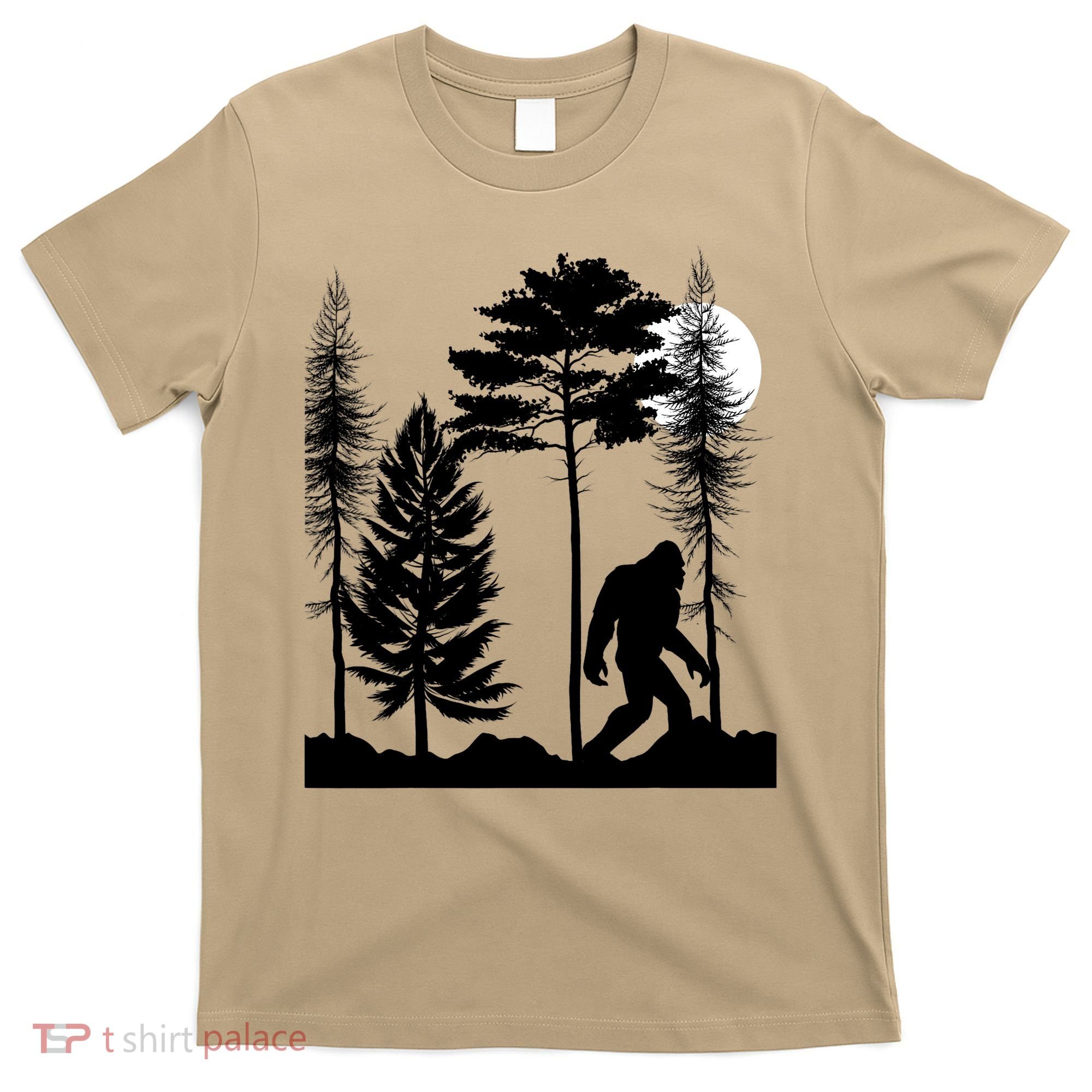 Bigfoot Bigfoot Hiding in Forest At Night Sasquatch  T-Shirt