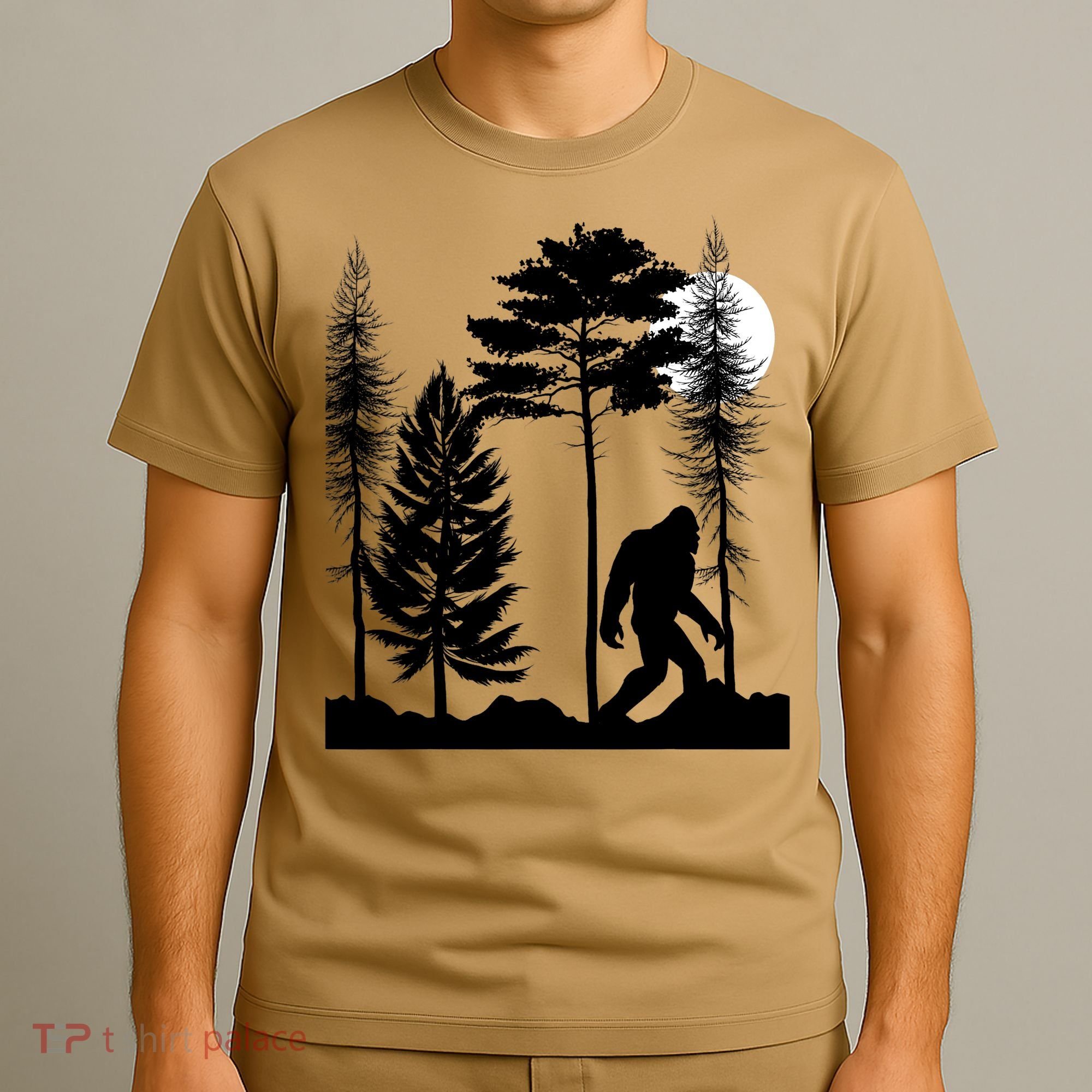 Bigfoot Bigfoot Hiding in Forest At Night Sasquatch  T-Shirt