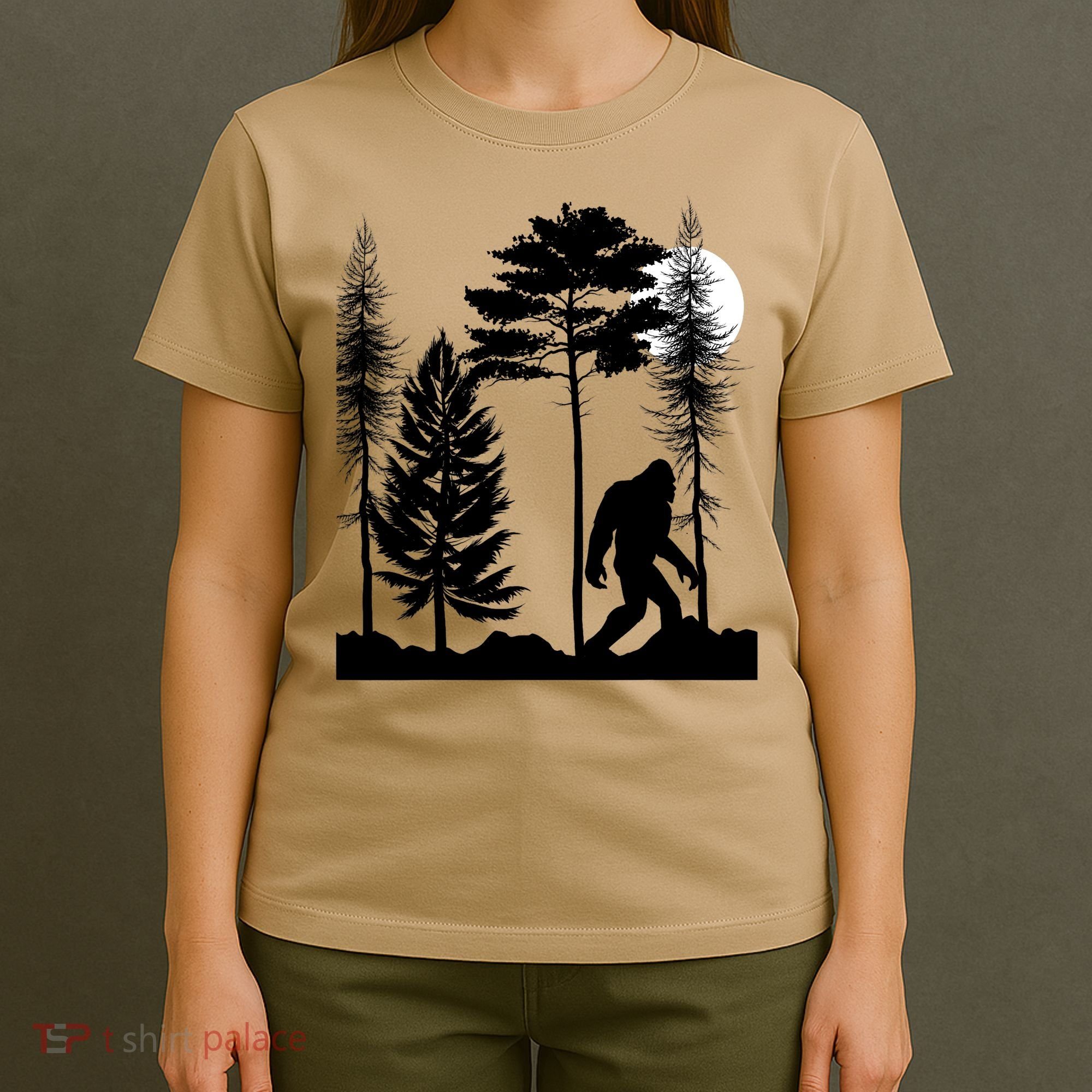 Bigfoot Bigfoot Hiding in Forest At Night Sasquatch  T-Shirt