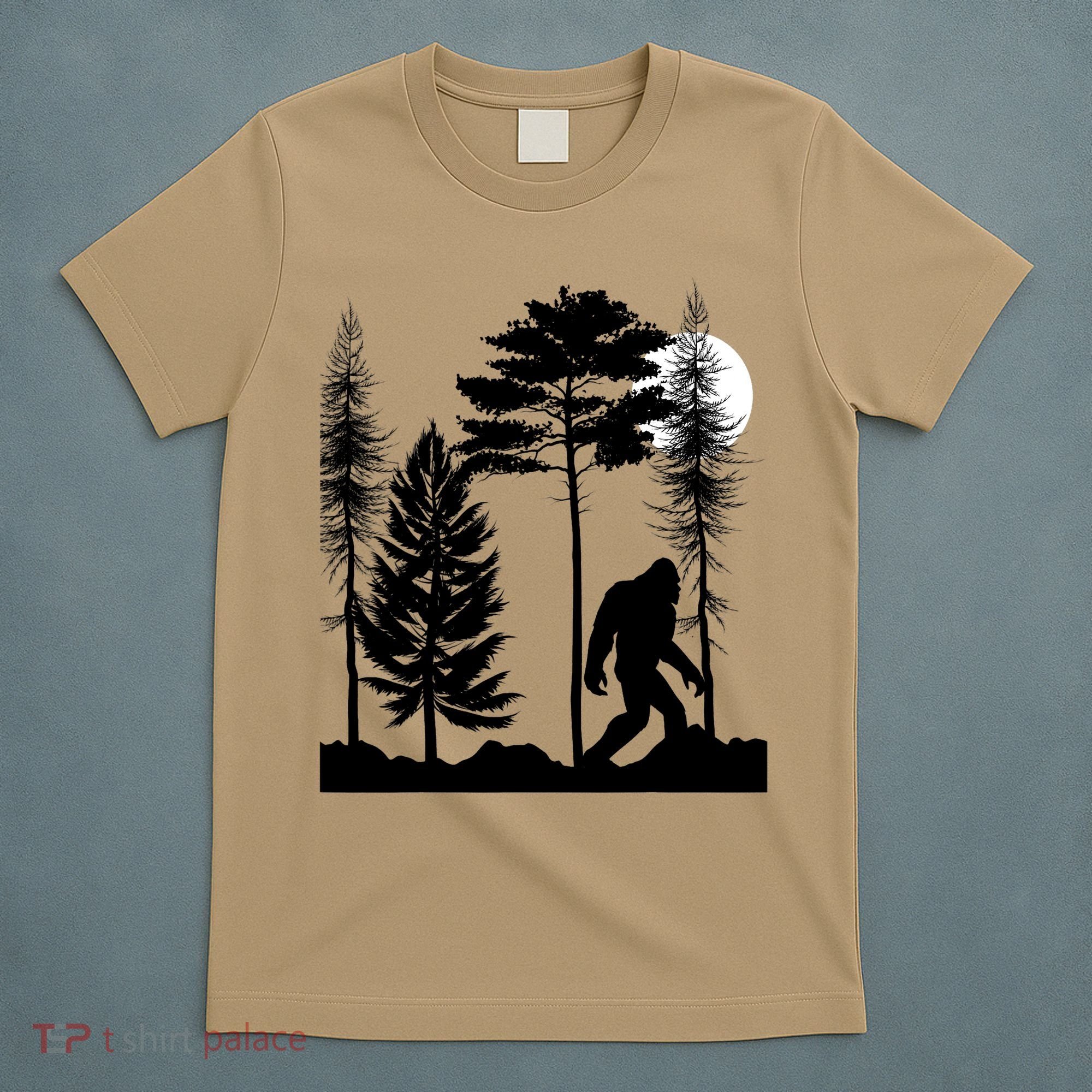 Bigfoot Bigfoot Hiding in Forest At Night Sasquatch  T-Shirt