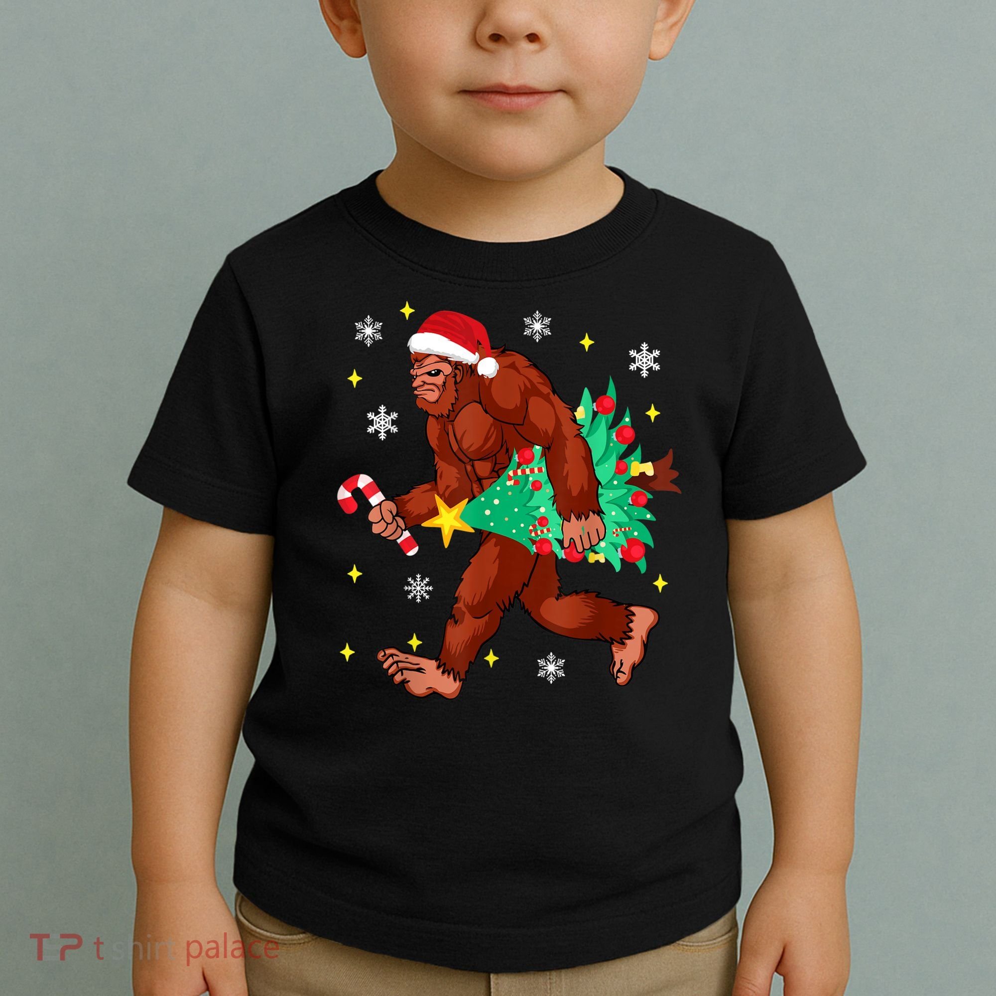 Bigfoot Carrying Christmas Tree Funny Xmas 2021 Sasquatch Toddler T-Shirt