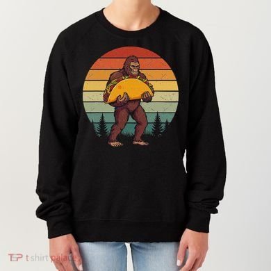 Bigfoot Carrying Taco Funny Cinco De Mayo Sasquatch Women's Sweatshirt