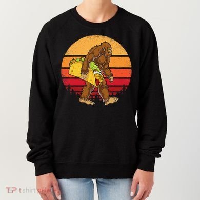 Bigfoot Carrying Taco Funny Cinco De Mayo Sasquatch Gift Women's Sweatshirt