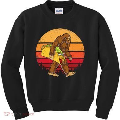 Bigfoot Carrying Taco Funny Cinco De Mayo Sasquatch Gift Kids Sweatshirt