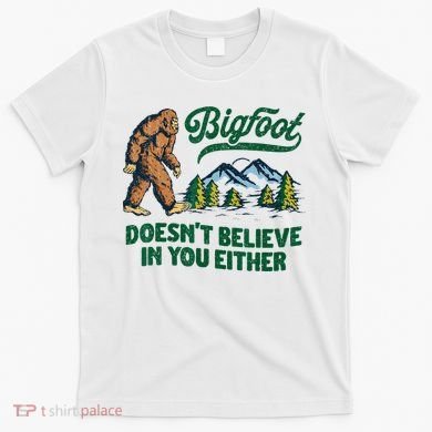 Bigfoot Doesn't Believe In You Either Funny Sasquatch Retro T-Shirt