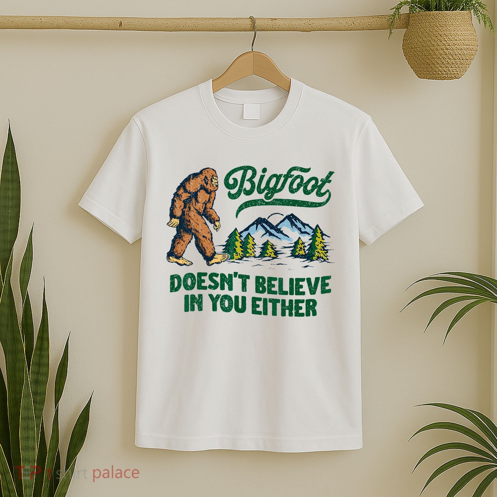 Bigfoot Doesn't Believe In You Either Funny Sasquatch Retro T-Shirt