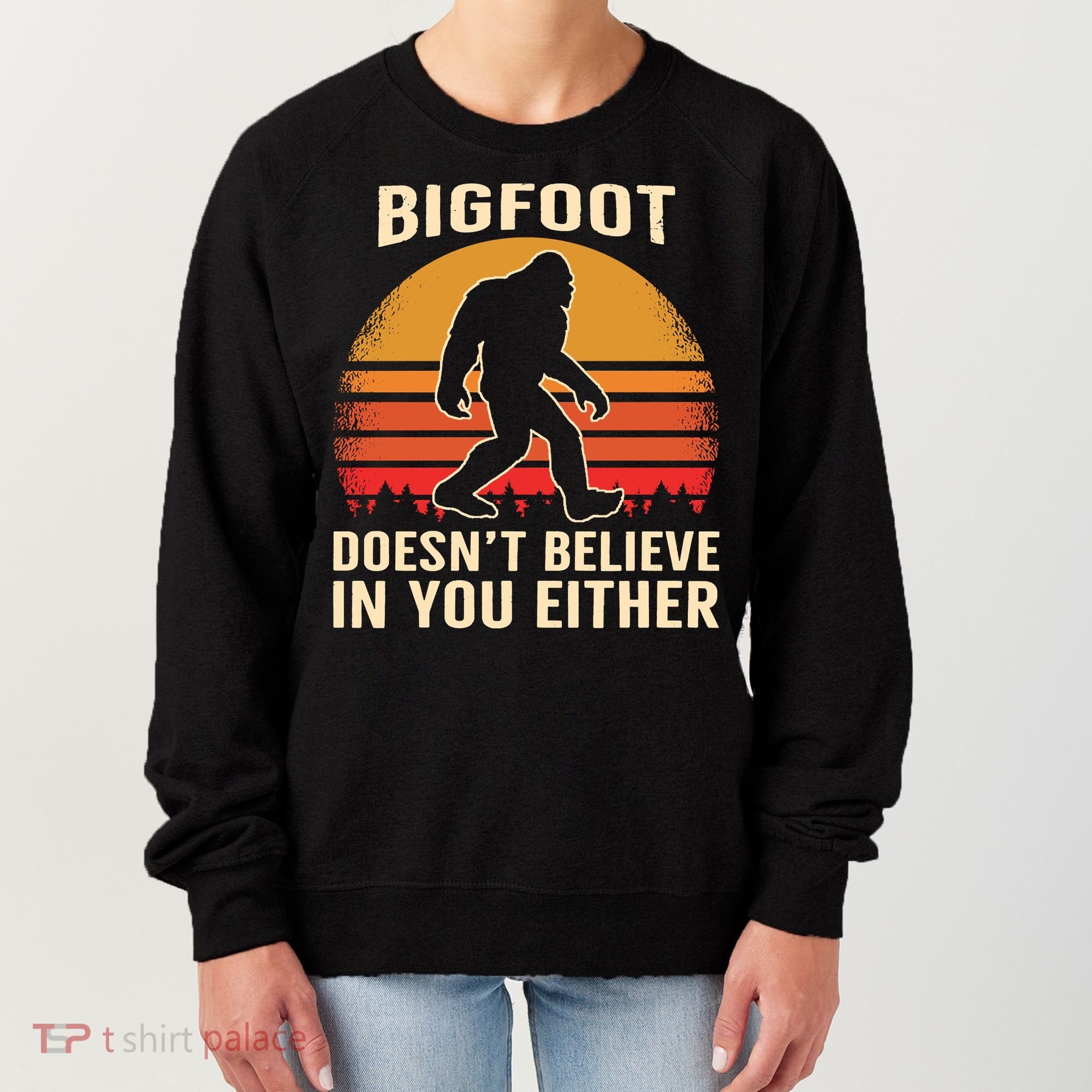 Bigfoot Doesnt Believe In You Either Bigfoot Sasquatch Retro Women's Sweatshirt