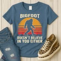 Bigfoot Doesnt Believe In You Either Bigfoot Sasquatch Retro Women's T-Shirt thumb 3