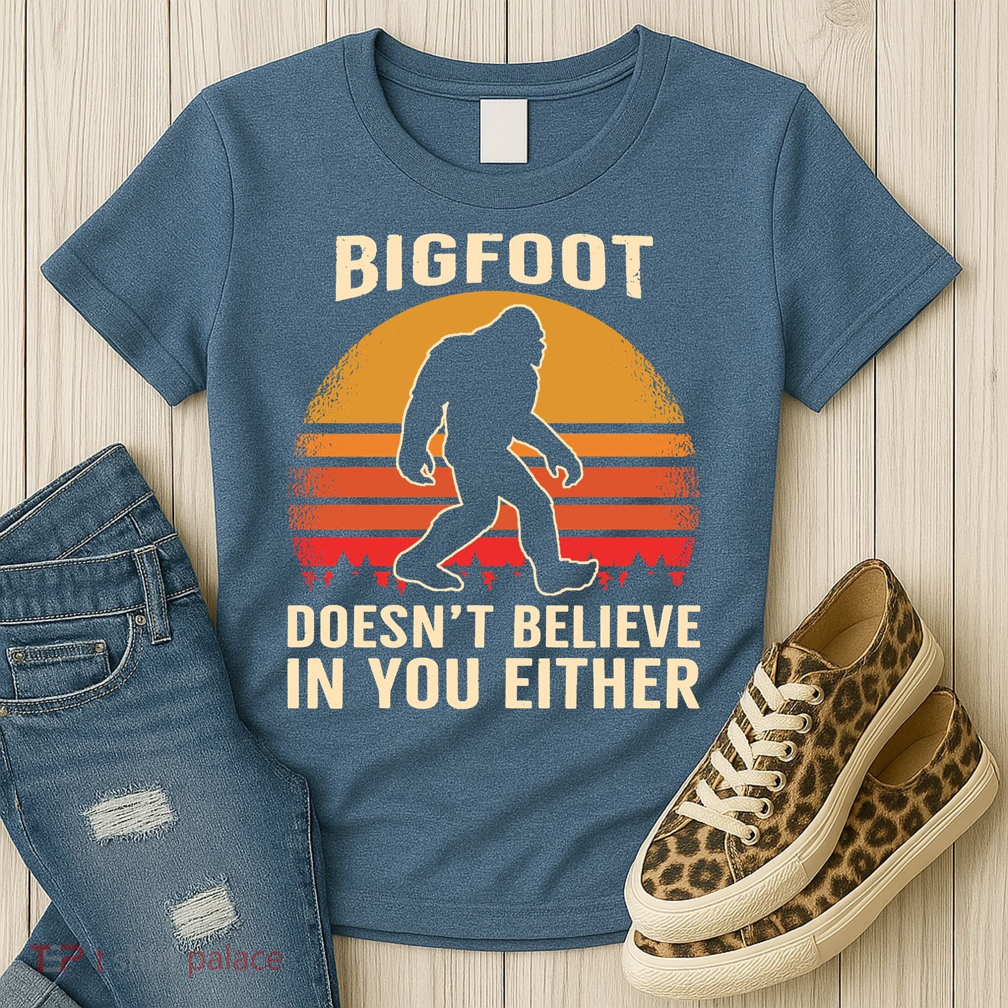 Bigfoot Doesnt Believe In You Either Bigfoot Sasquatch Retro Women's T-Shirt
