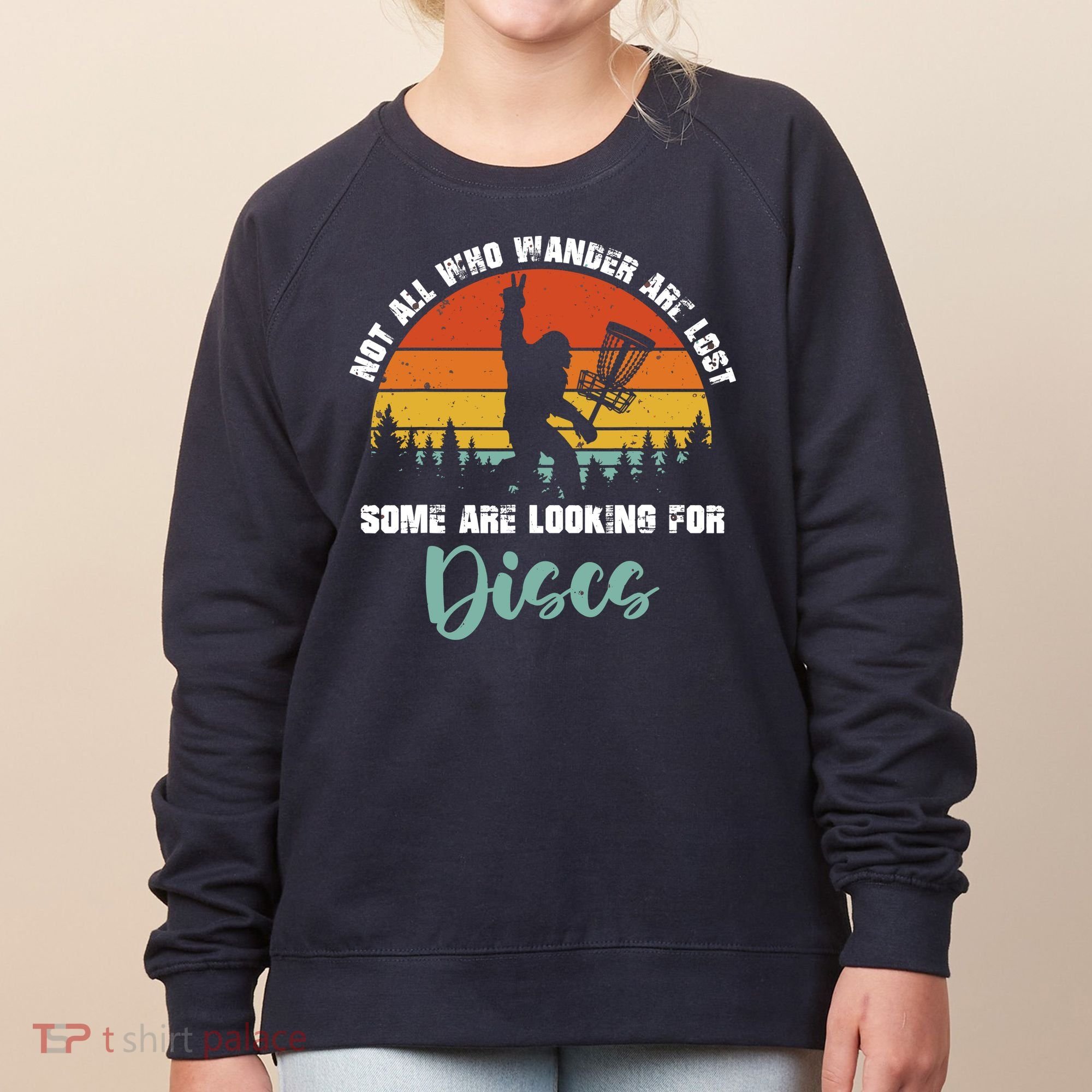 Bigfoot Disc Golf Big Foot Sasquatch Gifts For Women's Sweatshirt