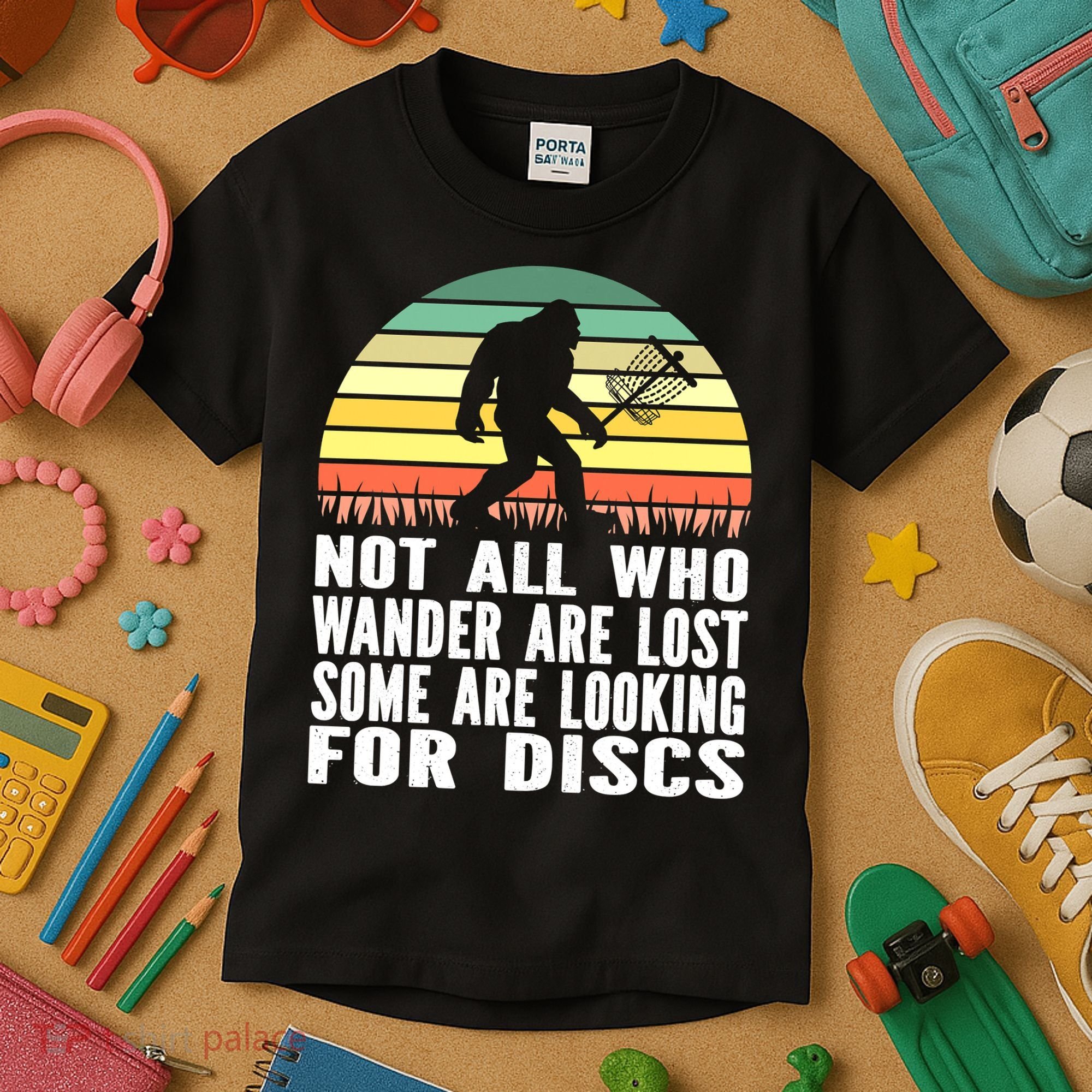 Bigfoot Disc Golf Sasquatch Funny Golf Ultimate Kids T-Shirt